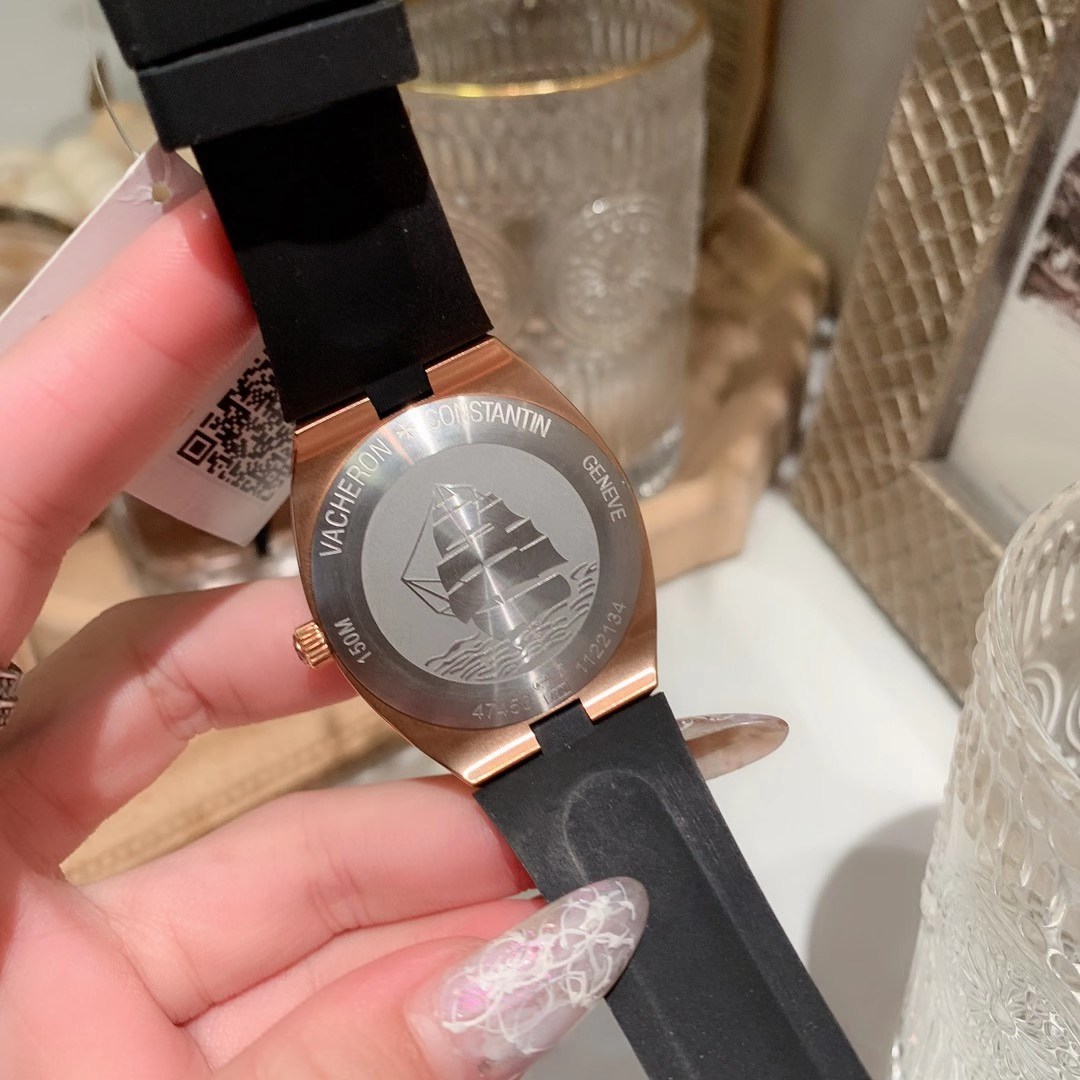 Vacheron Constantin 江诗丹顿纵横四海系列 突破传统 优雅的多彩表带 可满足佩戴者在不同场合的需求 多样化的色彩设计演绎大胆而