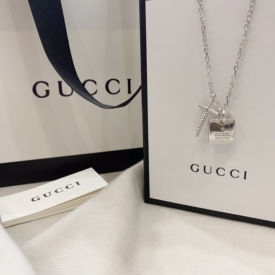 NO:633797,88290,Gucci Gucci sterling silver square cross pendant necklace, size women's 423cm, weight about 8g,,gucci,gucci,necklace,pure silver,Cardia high-end jewelry1986090988290,Gucci古驰纯银正方形十字架吊坠项链 尺寸女款423cm 重约8g,,gucci,gucci,necklace,pure silver,卡迪亚高端饰品,Jewelry