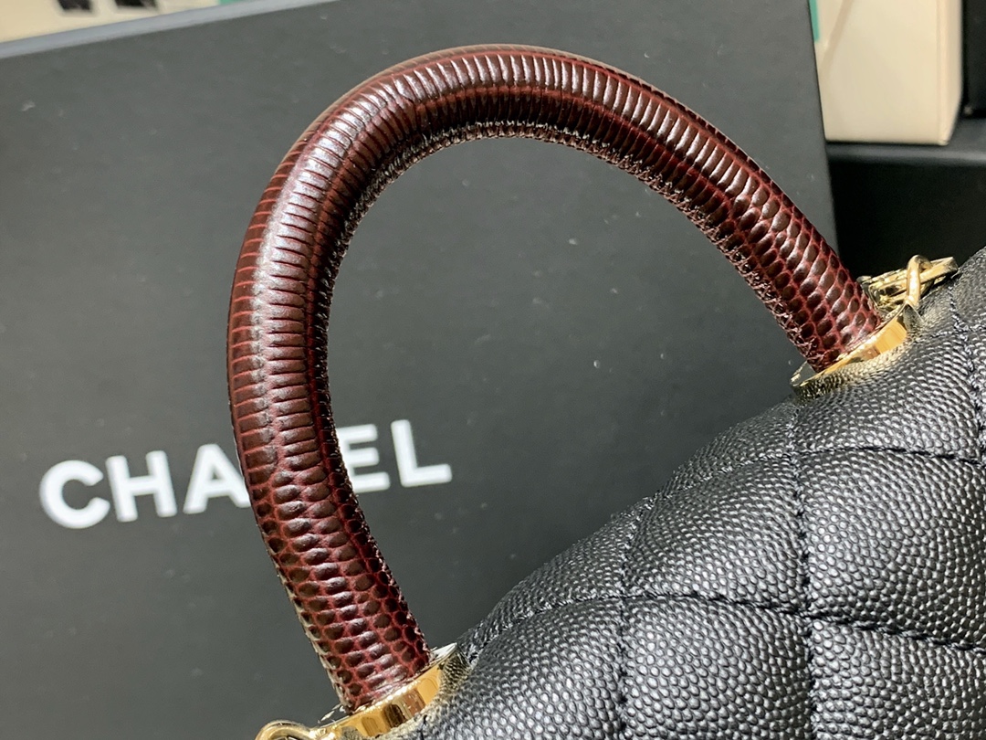 CHANEL 经典coco handle Mini 19CM AS2215黑色/酒红手柄/红色内里