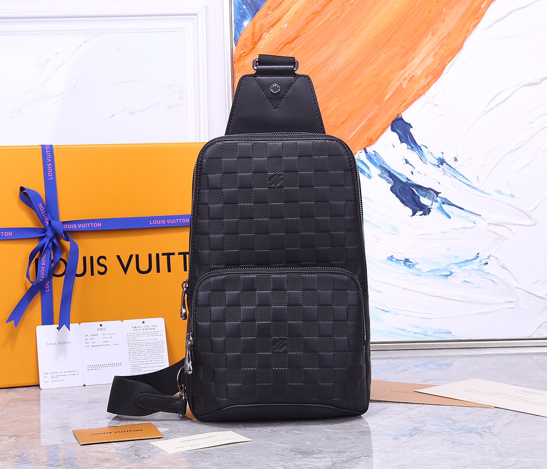 NO:385660,The new style of the top original single is coming N41720 single-shoulder crossbody bag sporty style and casual atmosphere. This Avenue shoulder bag is made of Damier Infini leather and is the most ideal bag for you in the city. It is small and light, and the bag shape fits the body curve. It is an ideal small handbag for modern active men. 20 x 31 x 10cm (Length x Height x Width), LV [Top Original Single], louis vuitton, shoulder bags, satchels, crossbody bags19860909顶级原单新款来袭N41720 单肩斜挎包运动风糅合休闲气息,这款Avenue单肩包以Damier Infini皮革制作是您在城中的最理想袋款.小巧轻盈,袋形贴合身体曲线,是现代活跃男士的理想小型手袋. 20 x 31 x 10cm (长 x 高 x 宽),LV【顶级原单】,louis vuitton,shoulder bags,satchels,crossbody bags,Bag