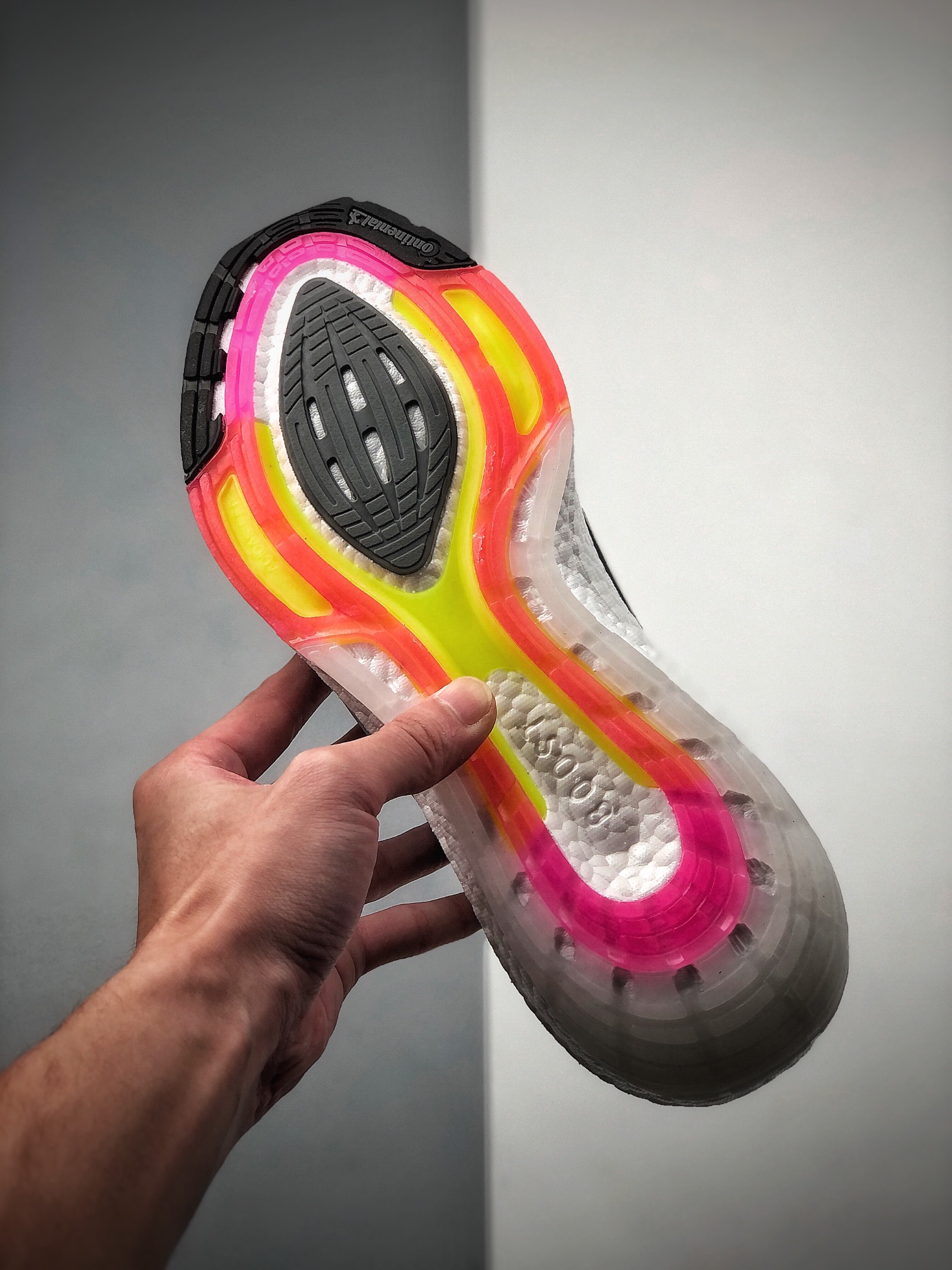 200  ULTRABOOST 21 较UB20增加6%Boost FY0356