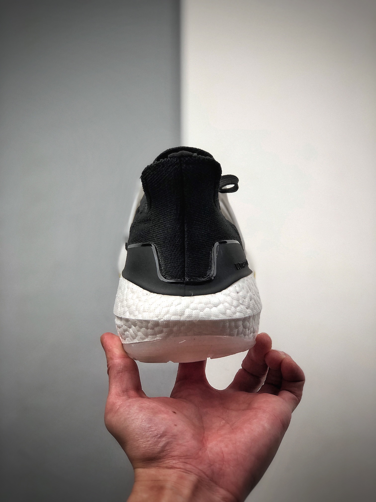 200  ULTRABOOST 21 较UB20增加6%Boost FY0356