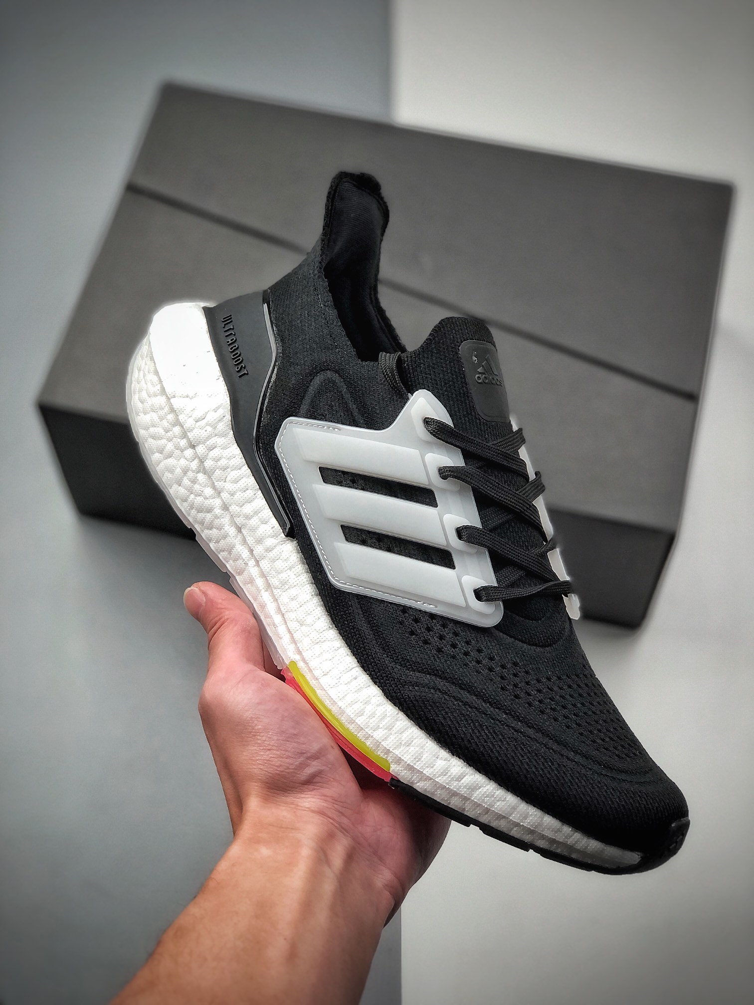 200  ULTRABOOST 21 较UB20增加6%Boost FY0356