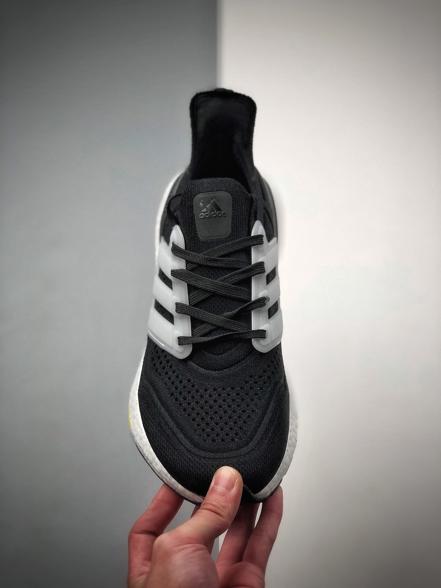 200  ULTRABOOST 21 较UB20增加6%Boost FY0356
