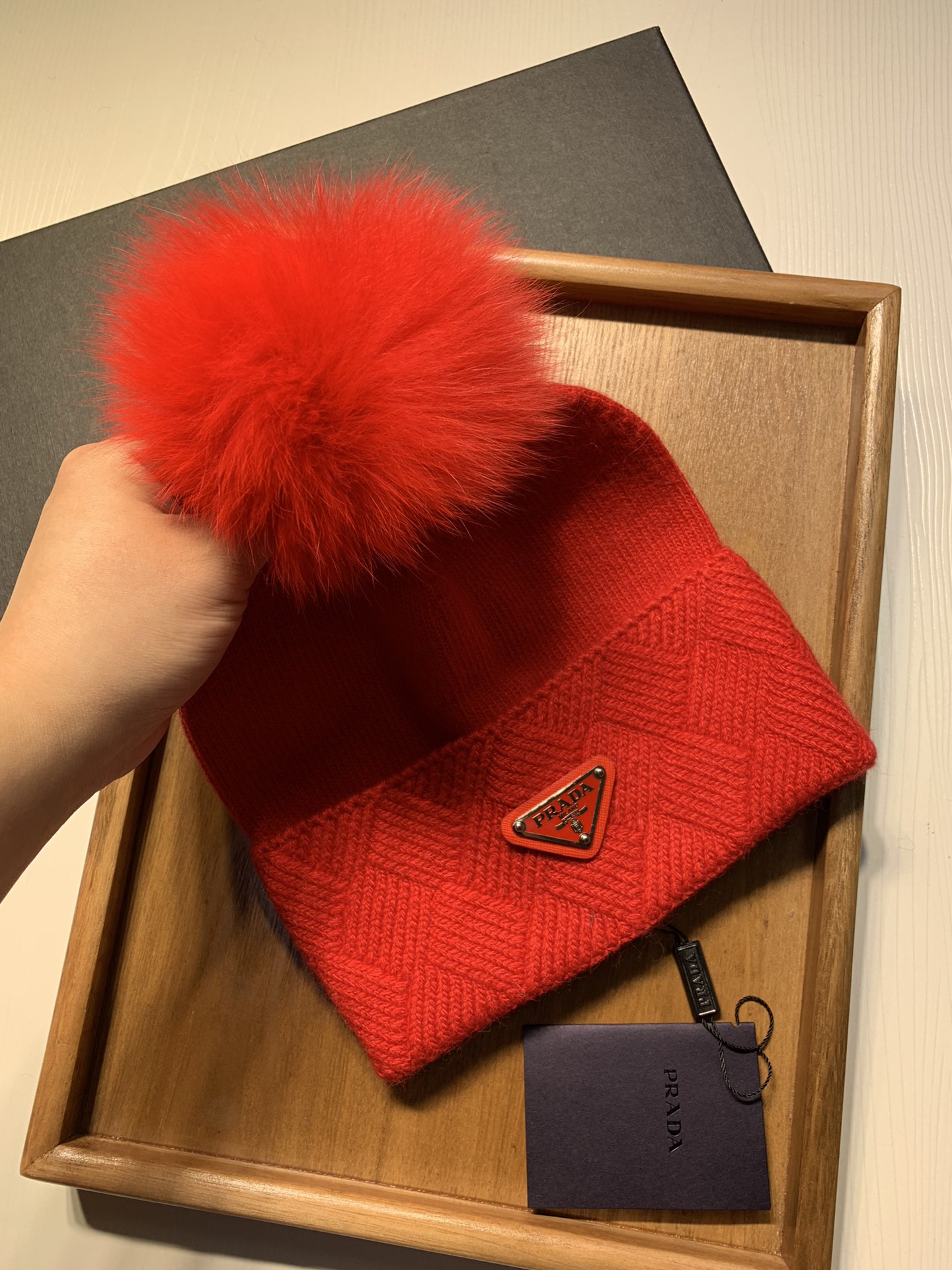 🌹。Prada。【羊毛单帽➕狐狸毛球】客供小羊毛！珍贵典藏的灵魂帽子！客供色纱.每个颜色都非常好看！经典