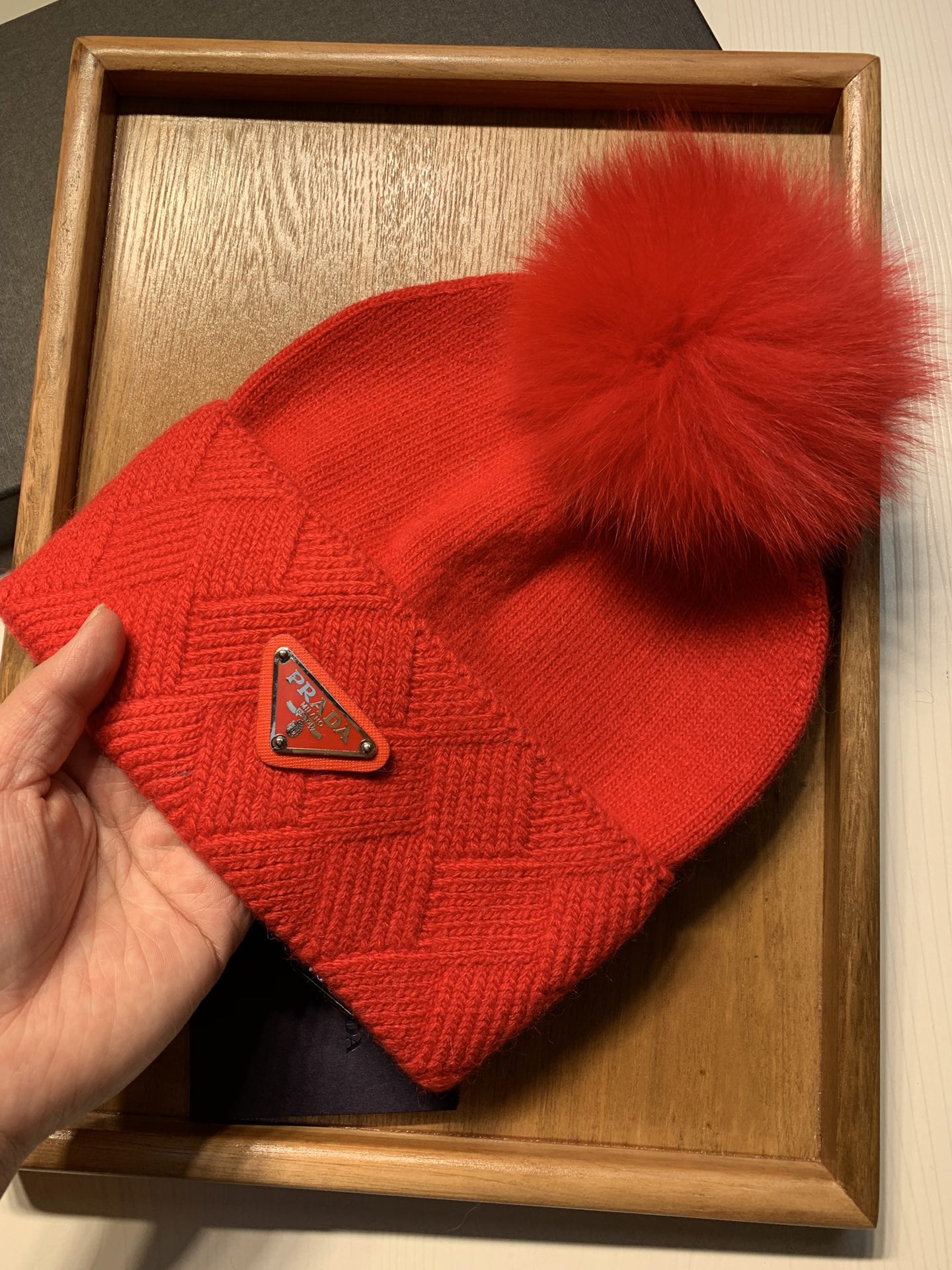 🌹。Prada。【羊毛单帽➕狐狸毛球】客供小羊毛！珍贵典藏的灵魂帽子！客供色纱.每个颜色都非常好看！经典