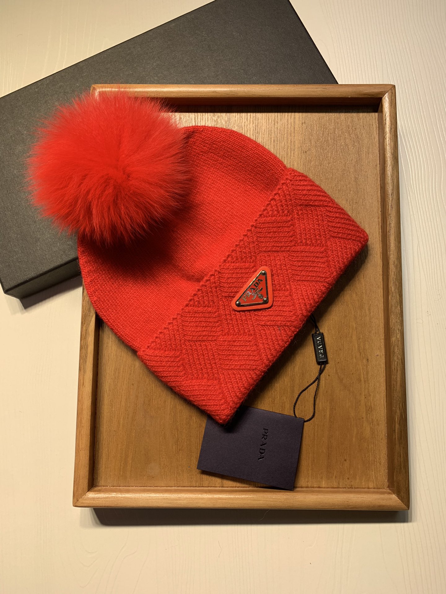 🌹。Prada。【羊毛单帽➕狐狸毛球】客供小羊毛！珍贵典藏的灵魂帽子！客供色纱.每个颜色都非常好看！经典