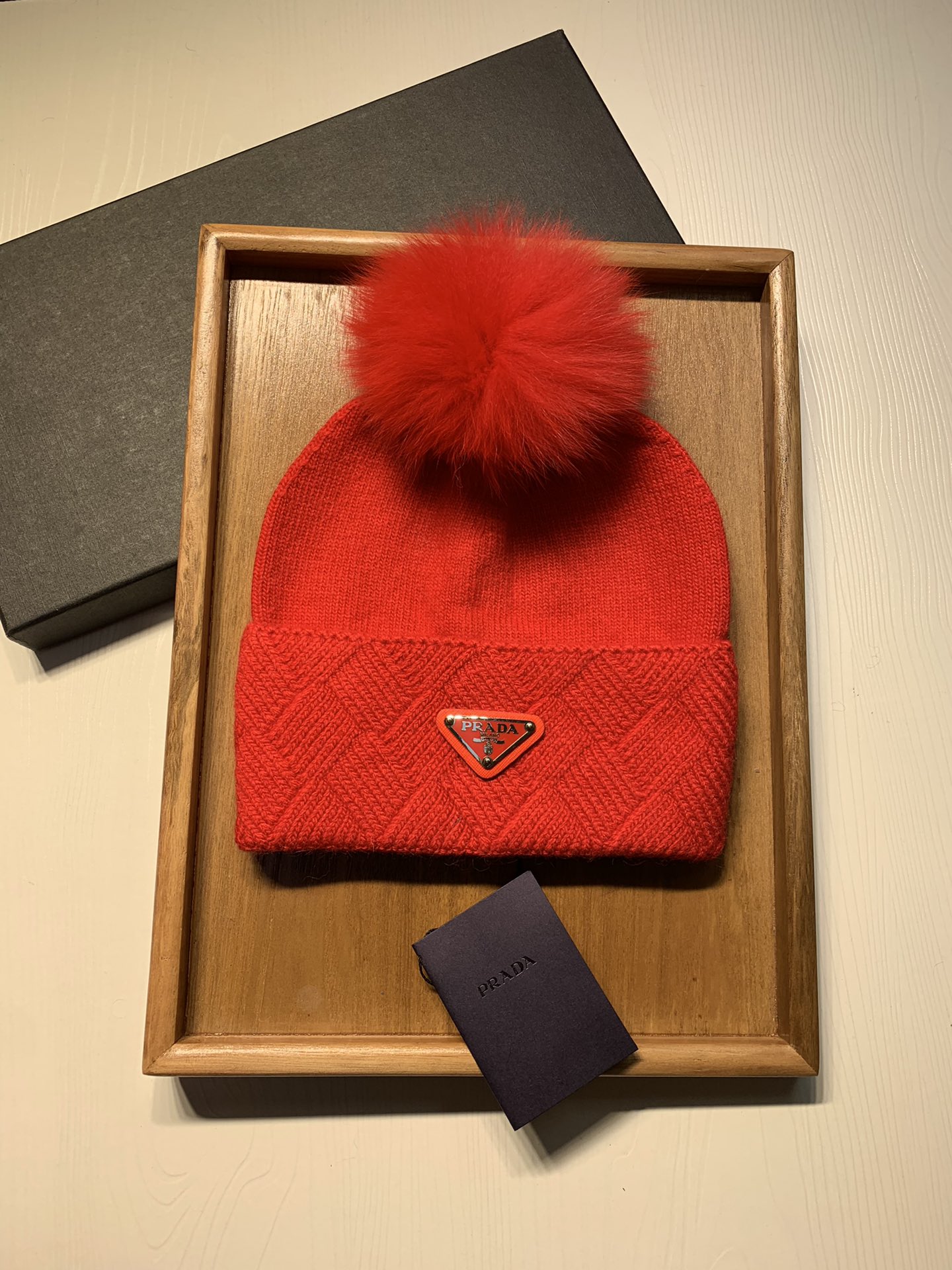 🌹。Prada。【羊毛单帽➕狐狸毛球】客供小羊毛！珍贵典藏的灵魂帽子！客供色纱.每个颜色都非常好看！经典