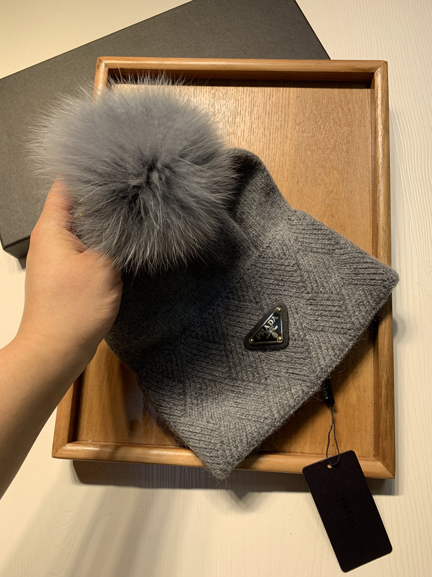 🌹。Prada。【羊毛单帽➕狐狸毛球】客供小羊毛！珍贵典藏的灵魂帽子！客供色纱.每个颜色都非常好看！经典