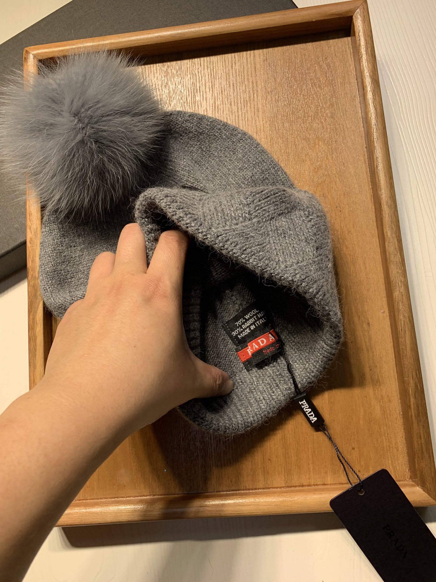 🌹。Prada。【羊毛单帽➕狐狸毛球】客供小羊毛！珍贵典藏的灵魂帽子！客供色纱.每个颜色都非常好看！经典