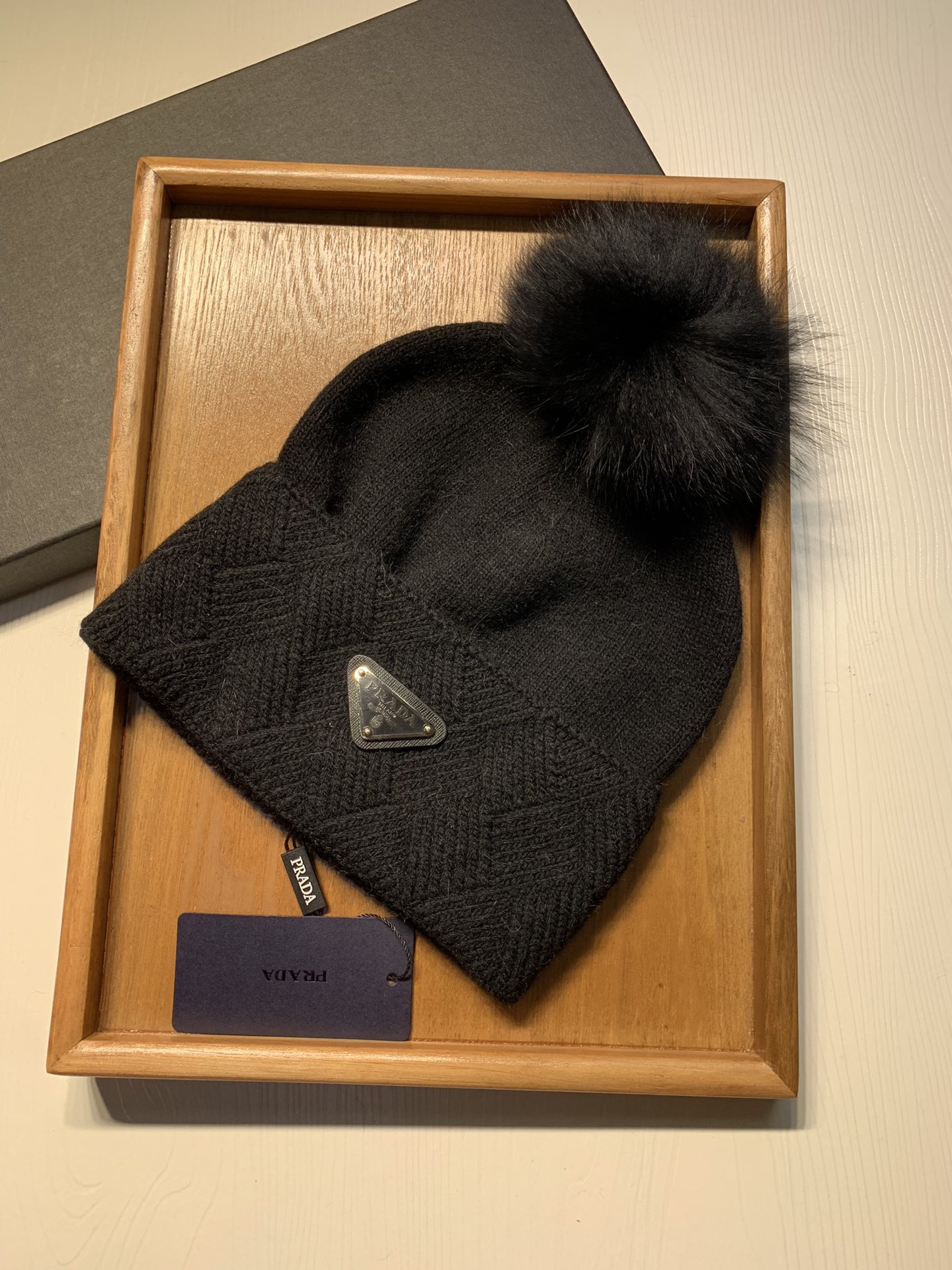 🌹。Prada。【羊毛单帽➕狐狸毛球】客供小羊毛！珍贵典藏的灵魂帽子！客供色纱.每个颜色都非常好看！经典