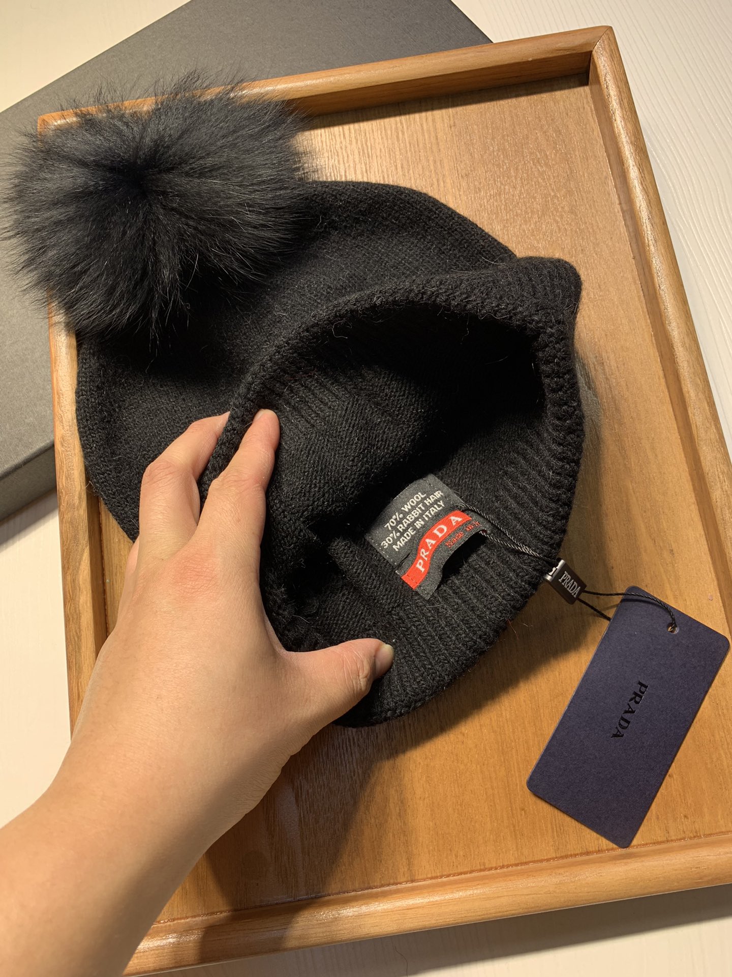 🌹。Prada。【羊毛单帽➕狐狸毛球】客供小羊毛！珍贵典藏的灵魂帽子！客供色纱.每个颜色都非常好看！经典