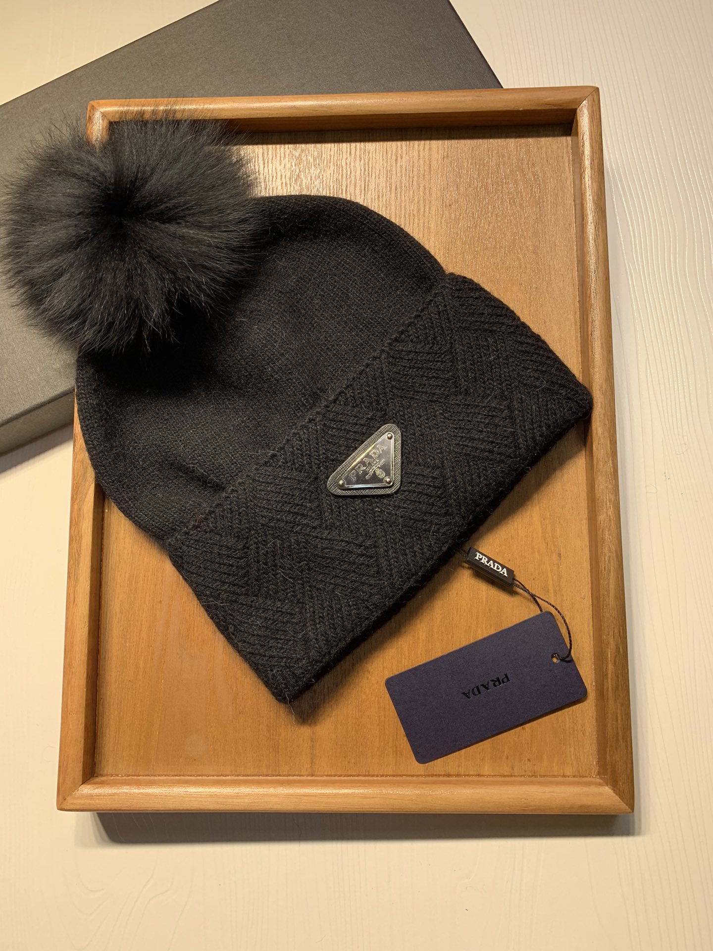 🌹。Prada。【羊毛单帽➕狐狸毛球】客供小羊毛！珍贵典藏的灵魂帽子！客供色纱.每个颜色都非常好看！经典