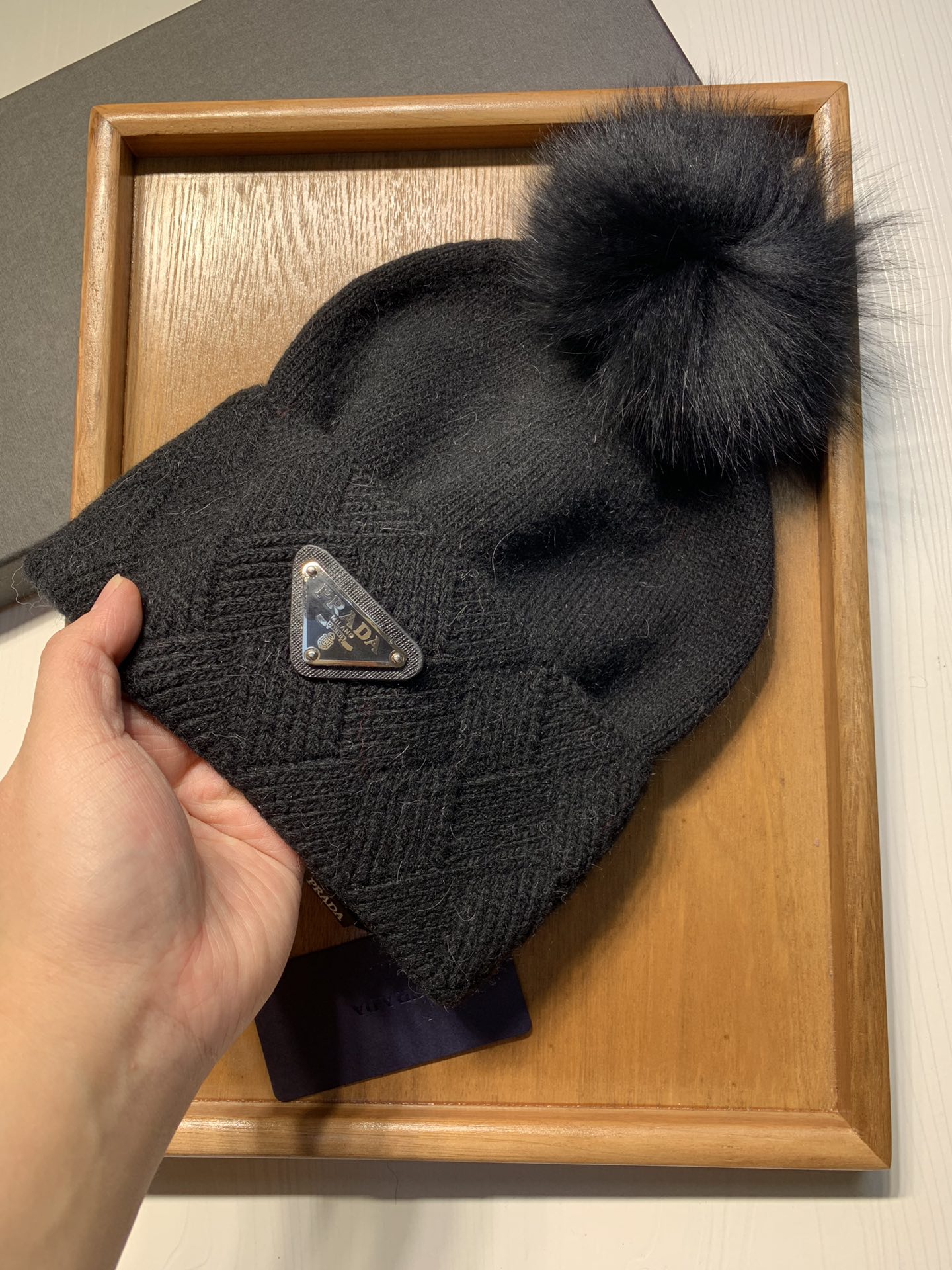 🌹。Prada。【羊毛单帽➕狐狸毛球】客供小羊毛！珍贵典藏的灵魂帽子！客供色纱.每个颜色都非常好看！经典