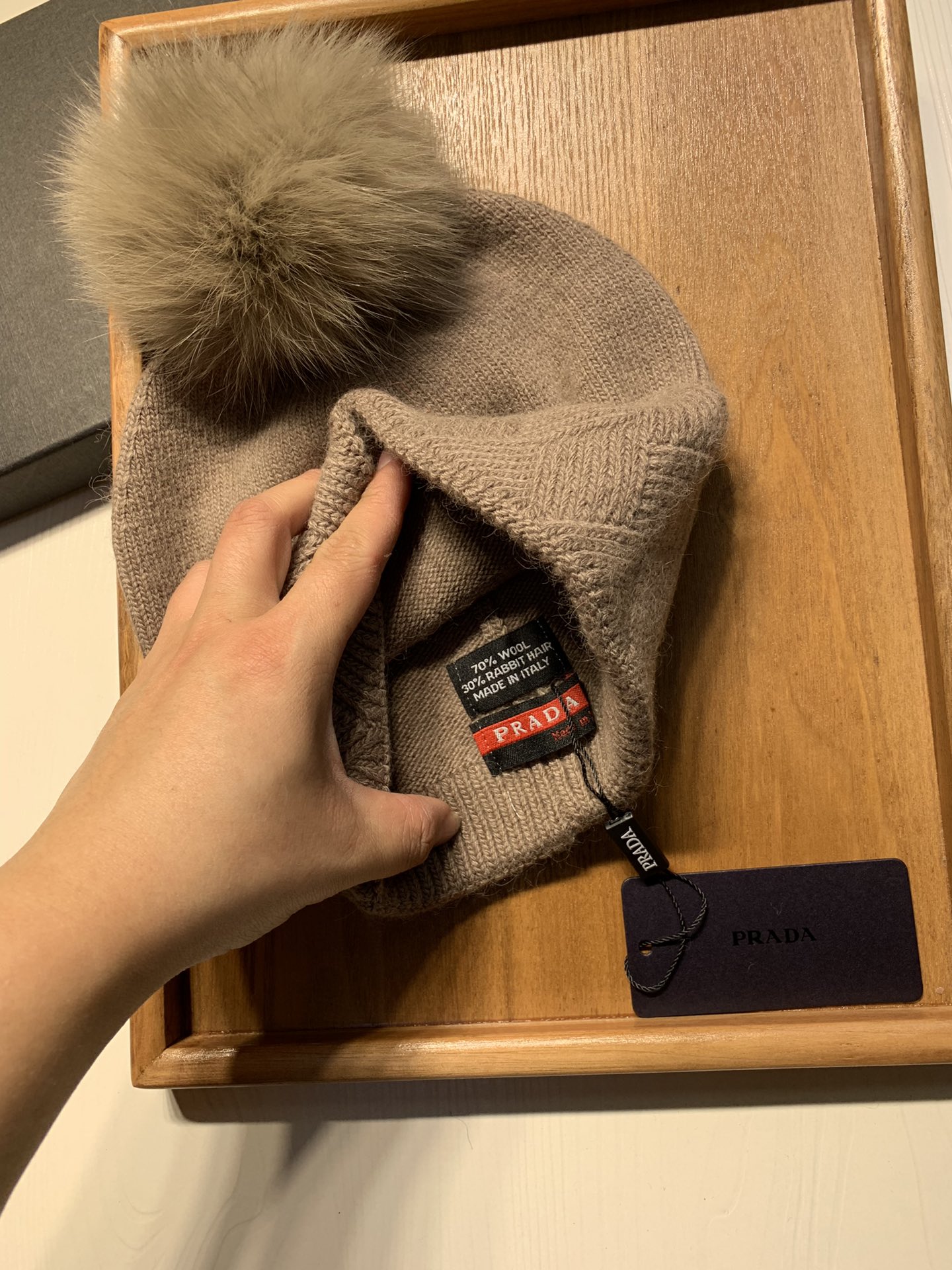 🌹。Prada。【羊毛单帽➕狐狸毛球】客供小羊毛！珍贵典藏的灵魂帽子！客供色纱.每个颜色都非常好看！经典