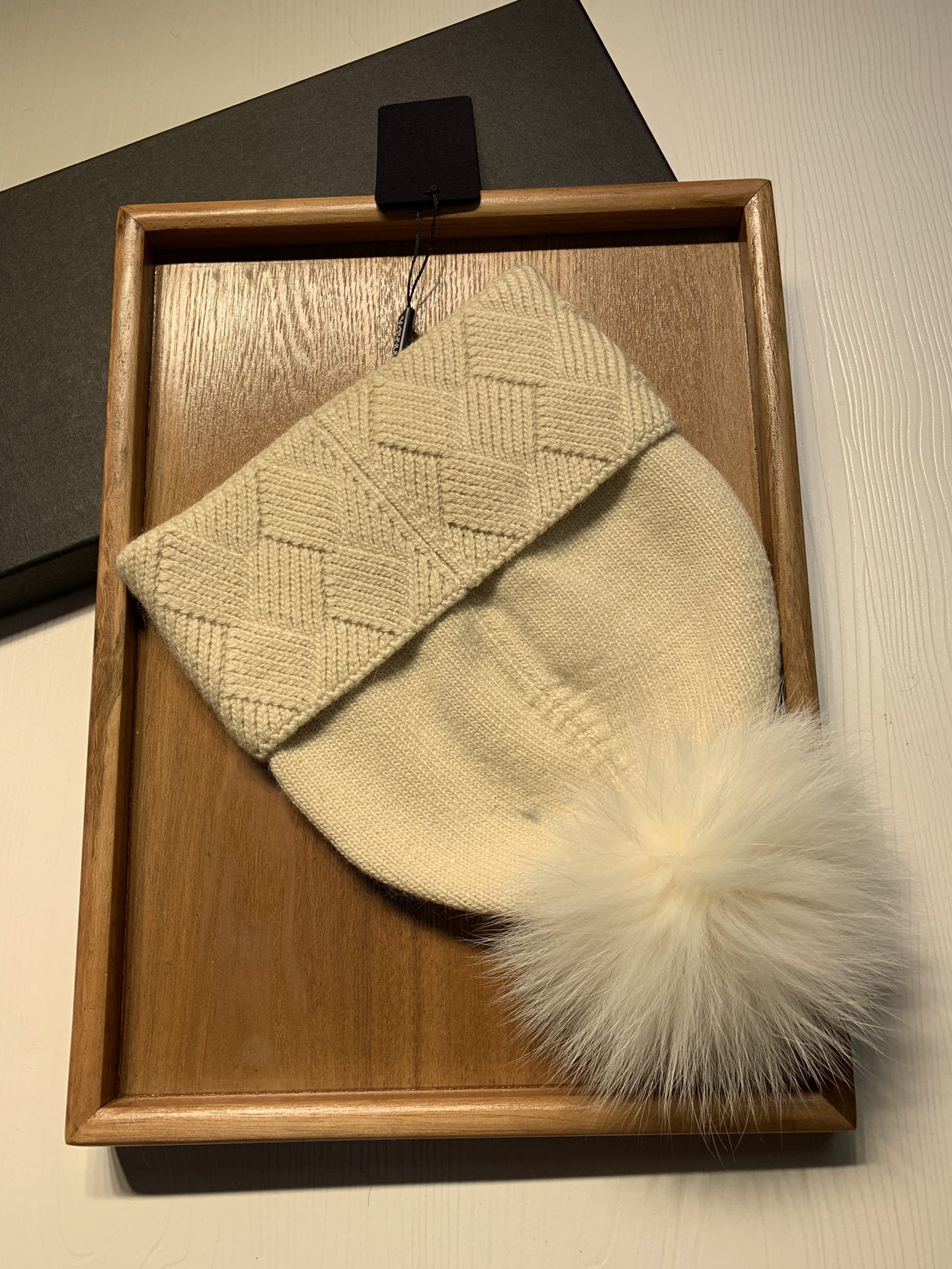 🌹。Prada。【羊毛单帽➕狐狸毛球】客供小羊毛！珍贵典藏的灵魂帽子！客供色纱.每个颜色都非常好看！经典