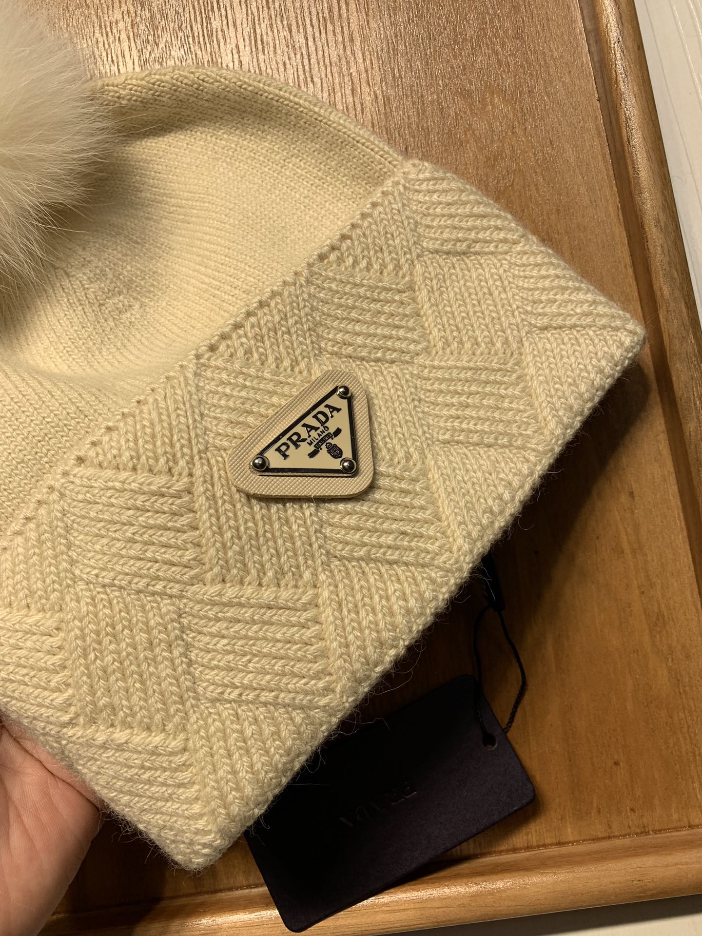 🌹。Prada。【羊毛单帽➕狐狸毛球】客供小羊毛！珍贵典藏的灵魂帽子！客供色纱.每个颜色都非常好看！经典