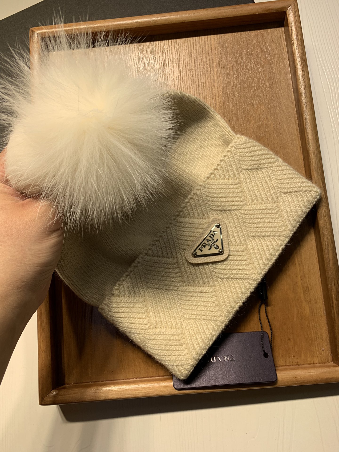 🌹。Prada。【羊毛单帽➕狐狸毛球】客供小羊毛！珍贵典藏的灵魂帽子！客供色纱.每个颜色都非常好看！经典