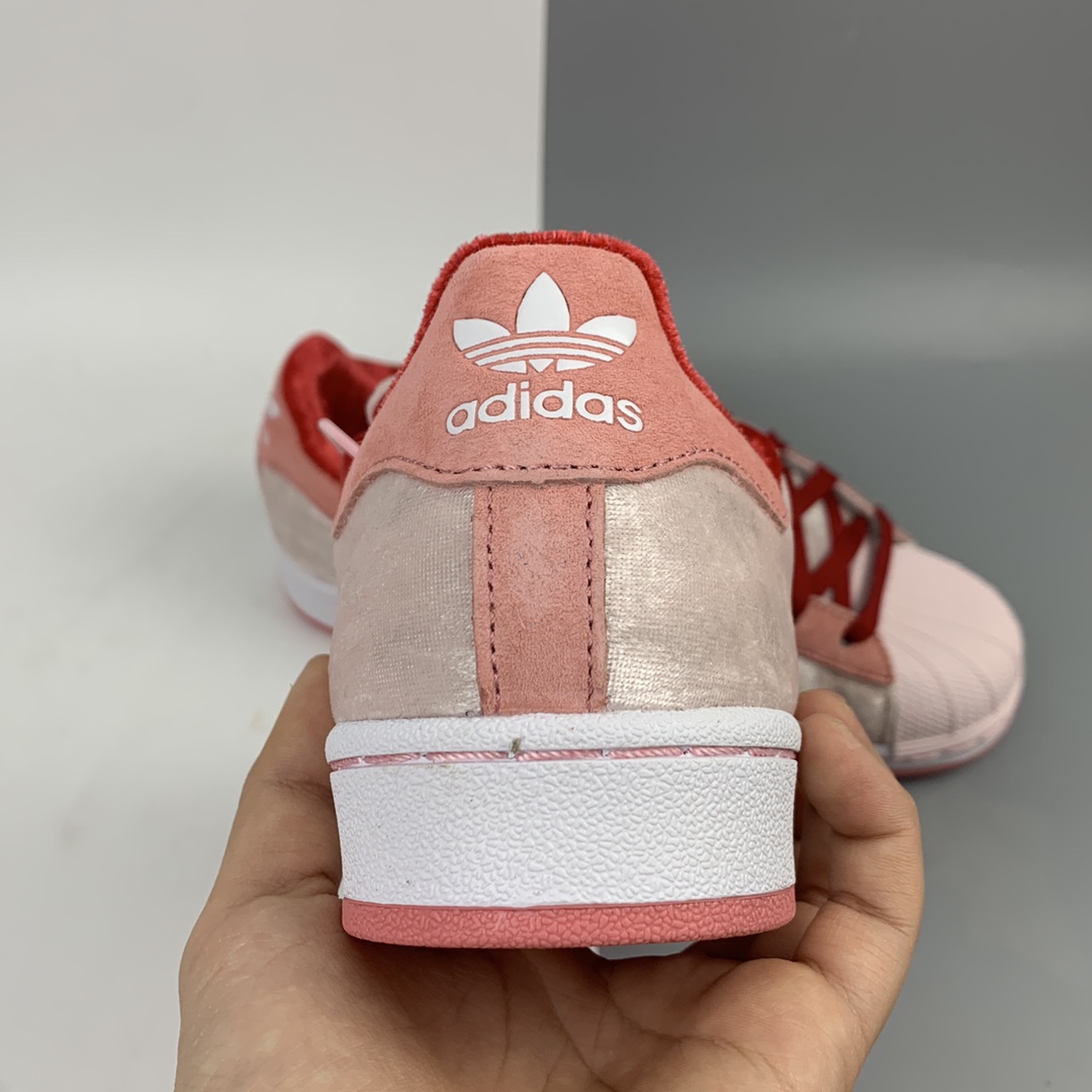 200 Adidas Superstar 三叶草低帮经典百搭休闲运动板鞋“情人节白粉丝绒”低帮休闲运动滑板鞋 CT2552