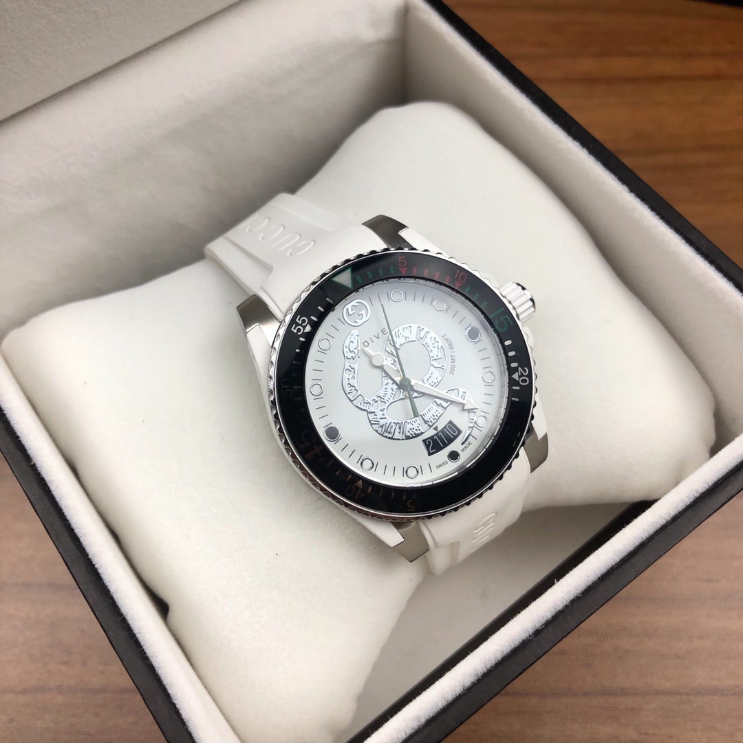 “1840 Original Gucci Diving Watch with Snake Pattern, Night Light, and 200m Waterproof” - 图片 6