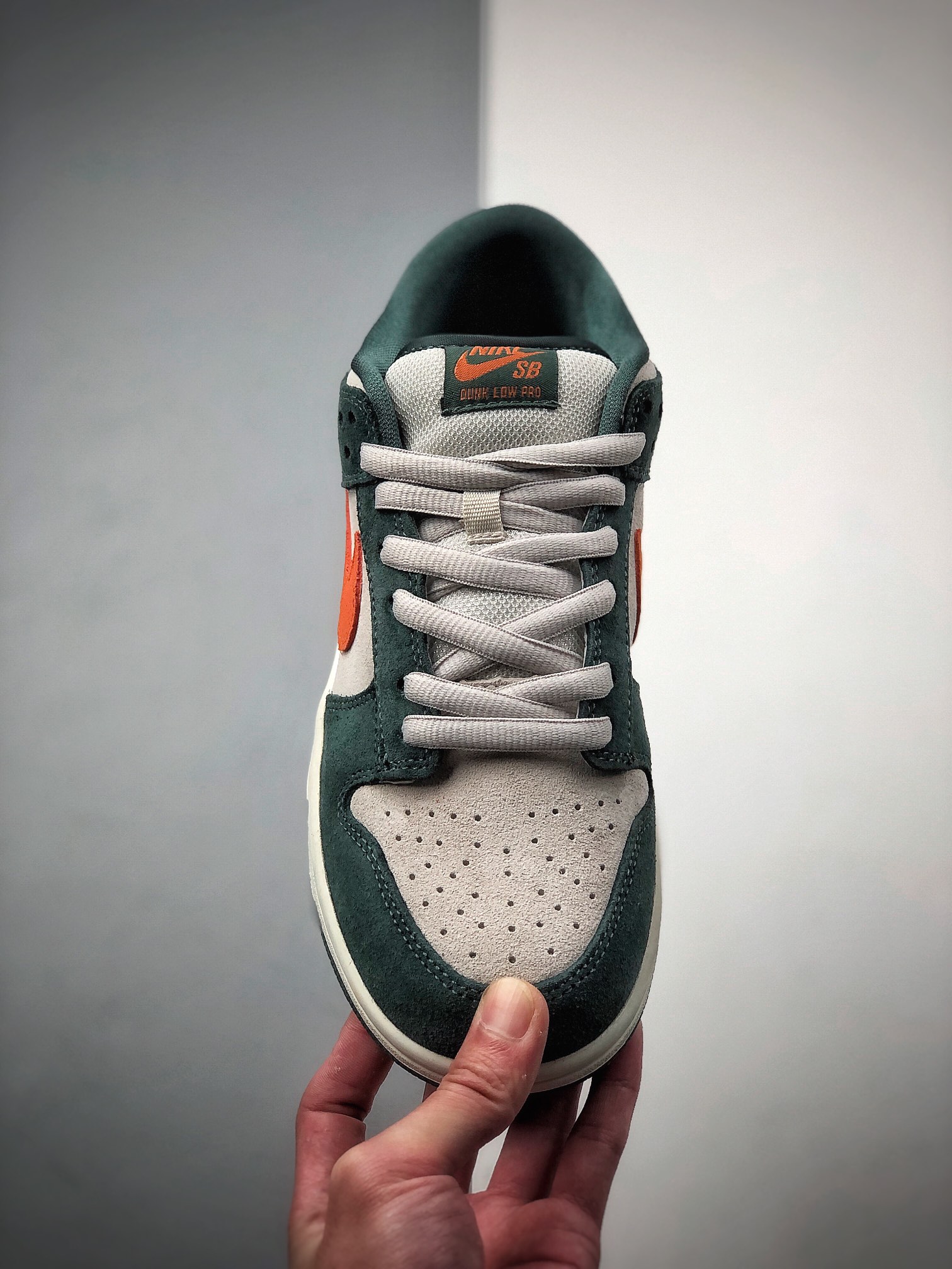 260  巴黎走秀款耐克 Dunk SB low联手EJDER 主理人打造Nike Dunk SB 巴黎时装周走秀304292-185