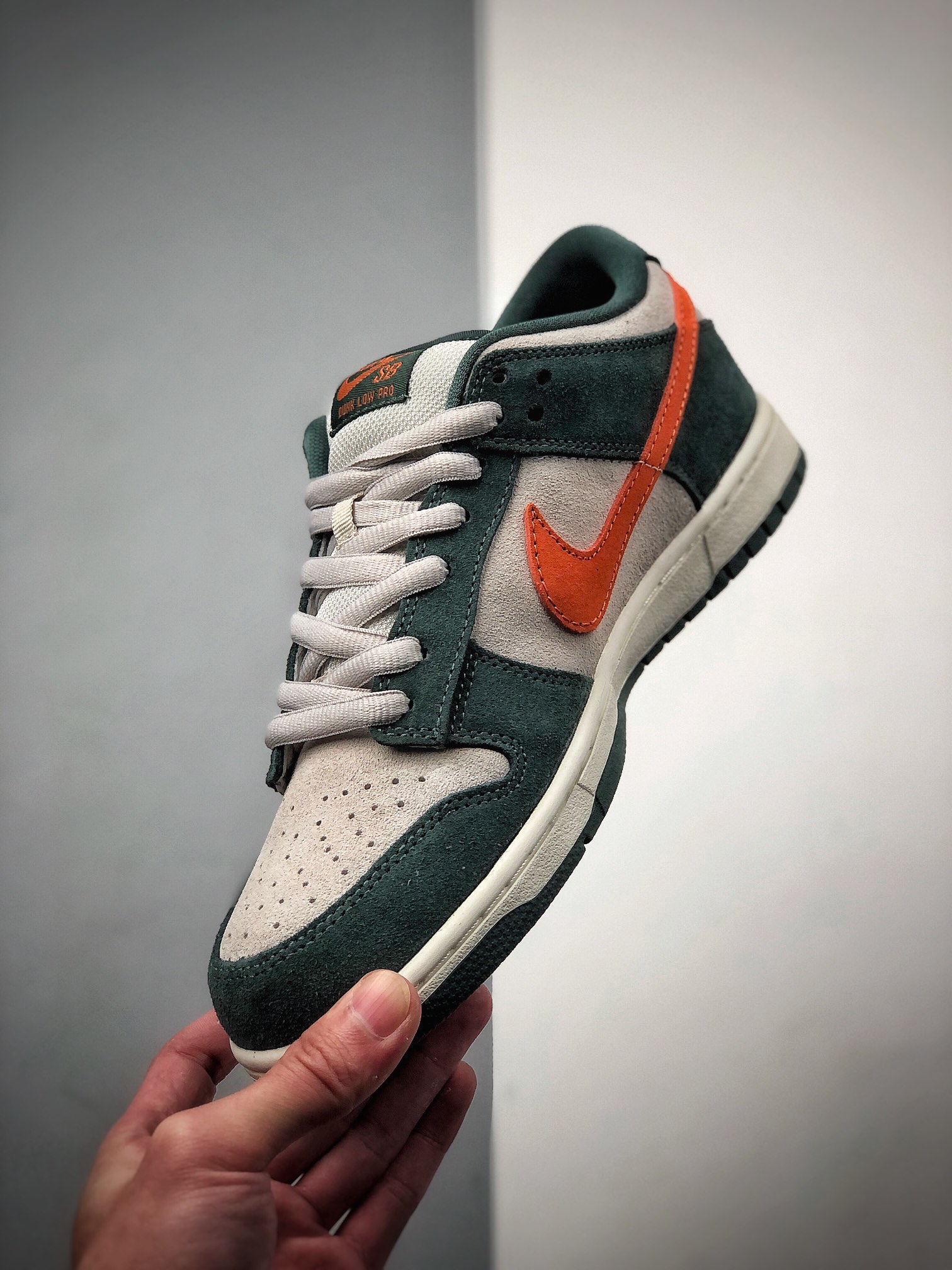 260  巴黎走秀款耐克 Dunk SB low联手EJDER 主理人打造Nike Dunk SB 巴黎时装周走秀304292-185