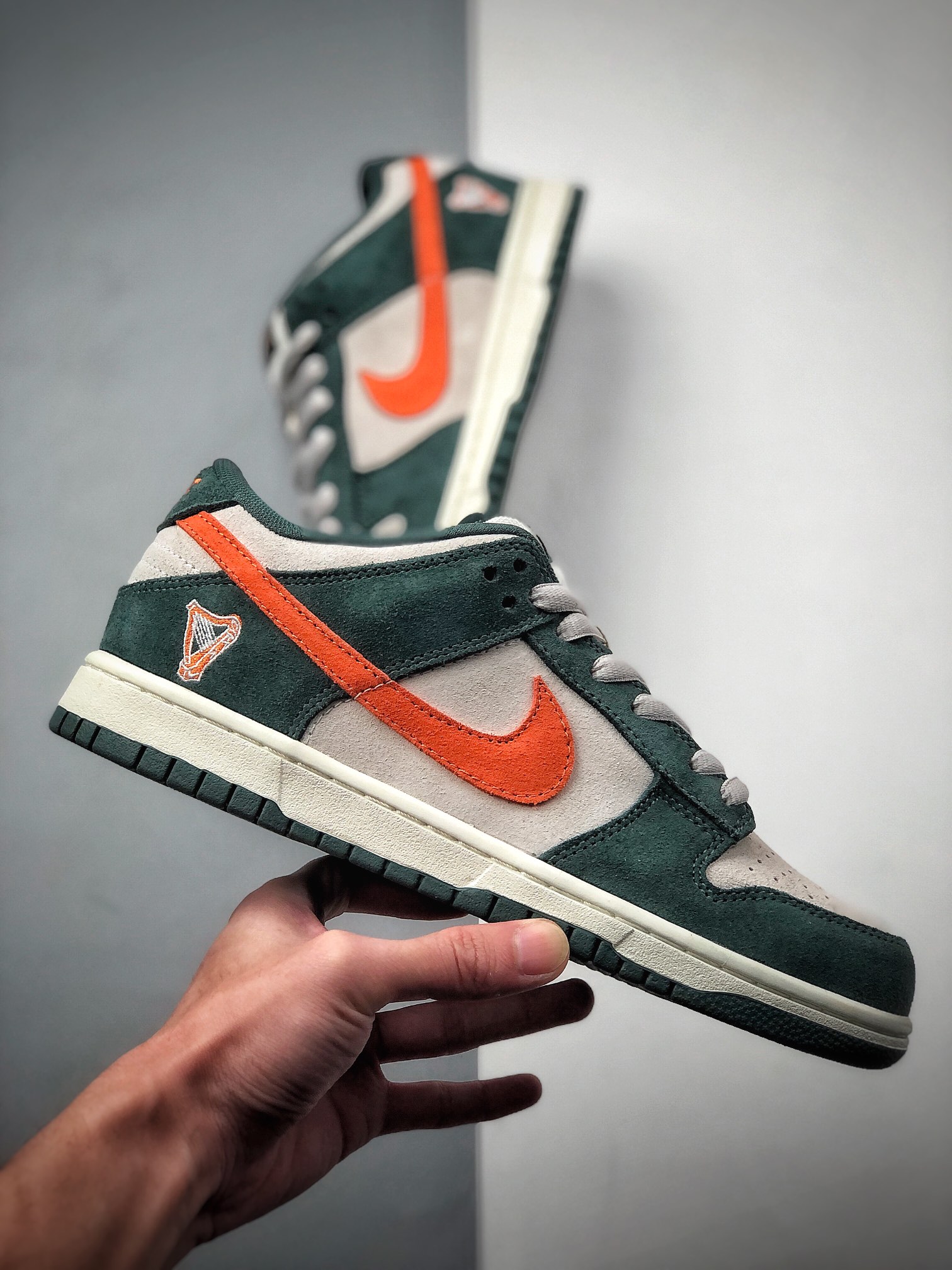 260  巴黎走秀款耐克 Dunk SB low联手EJDER 主理人打造Nike Dunk SB 巴黎时装周走秀304292-185