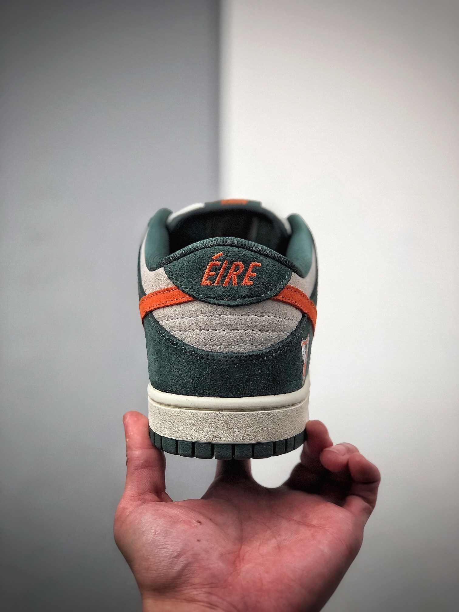 260  巴黎走秀款耐克 Dunk SB low联手EJDER 主理人打造Nike Dunk SB 巴黎时装周走秀304292-185