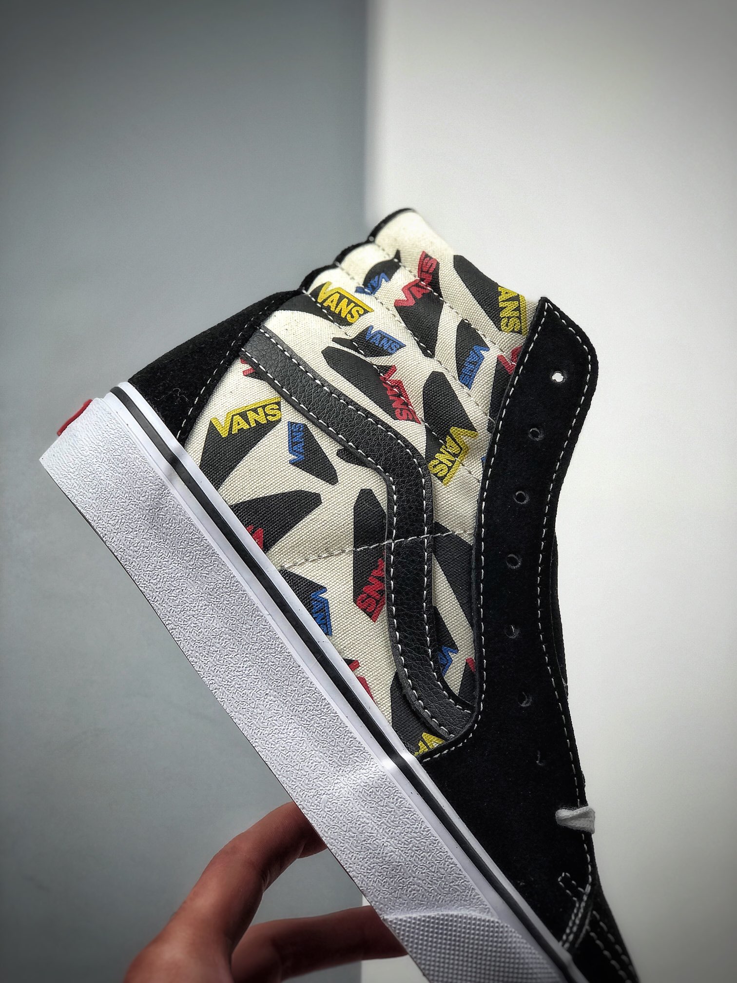 160  2020新款VANS彩色LOGO印花SK8-HI硫化高帮 VANS范斯官方2020新款彩色LOGO侧边条纹印花男女款SK8-HI高帮休闲帆布鞋   VN0A4U3C2O8