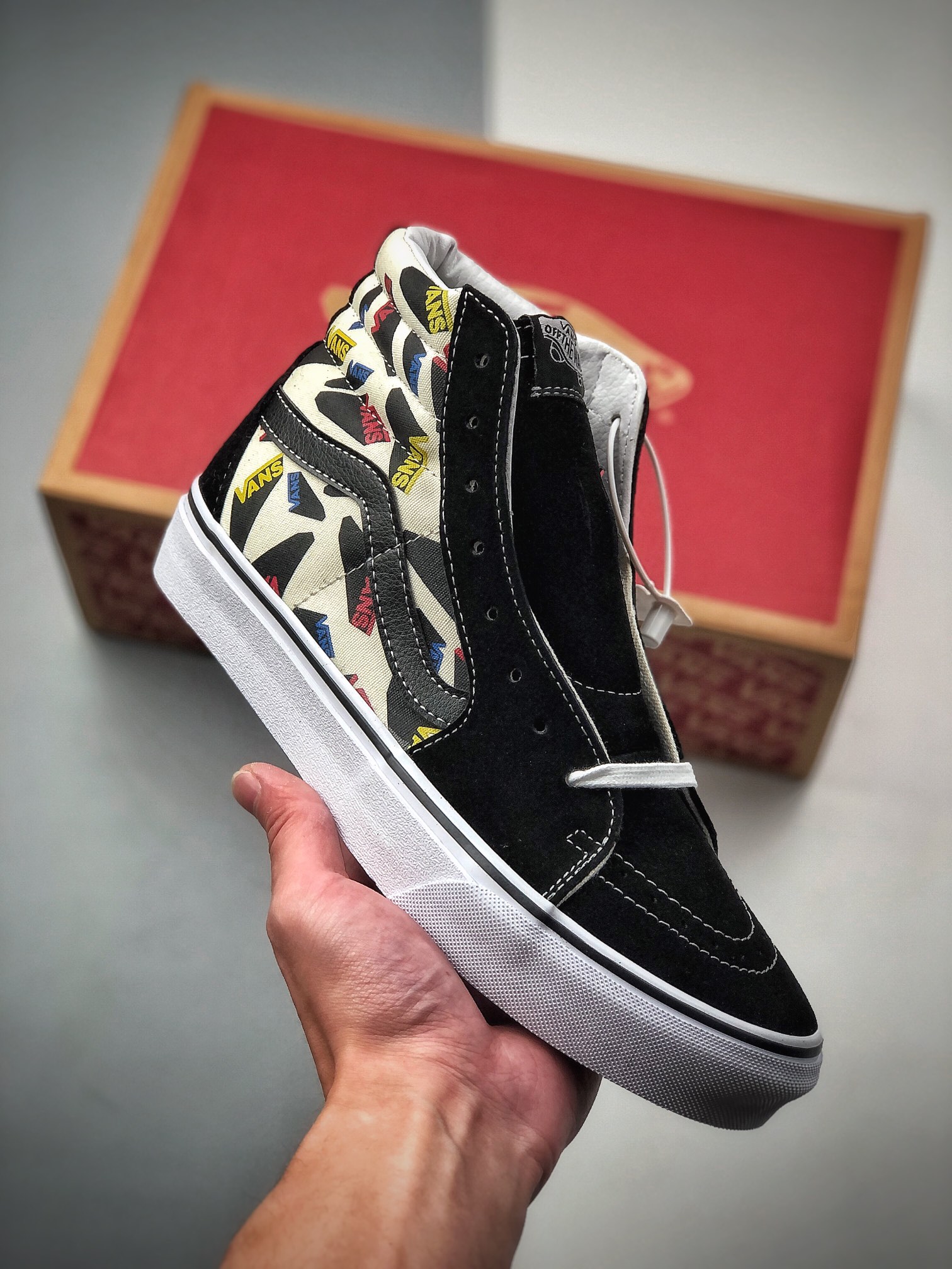 160  2020新款VANS彩色LOGO印花SK8-HI硫化高帮 VANS范斯官方2020新款彩色LOGO侧边条纹印花男女款SK8-HI高帮休闲帆布鞋   VN0A4U3C2O8
