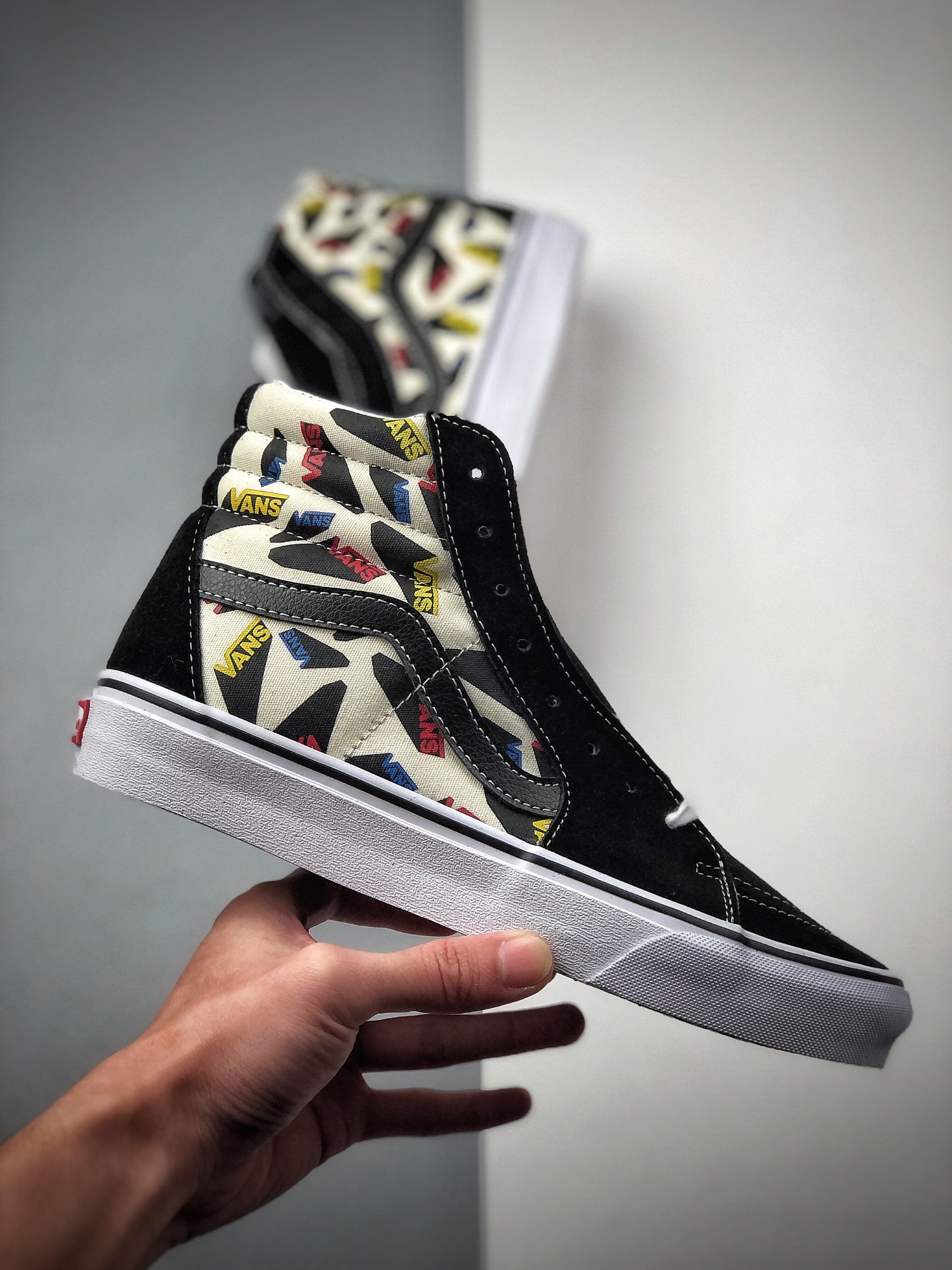 160  2020新款VANS彩色LOGO印花SK8-HI硫化高帮 VANS范斯官方2020新款彩色LOGO侧边条纹印花男女款SK8-HI高帮休闲帆布鞋   VN0A4U3C2O8