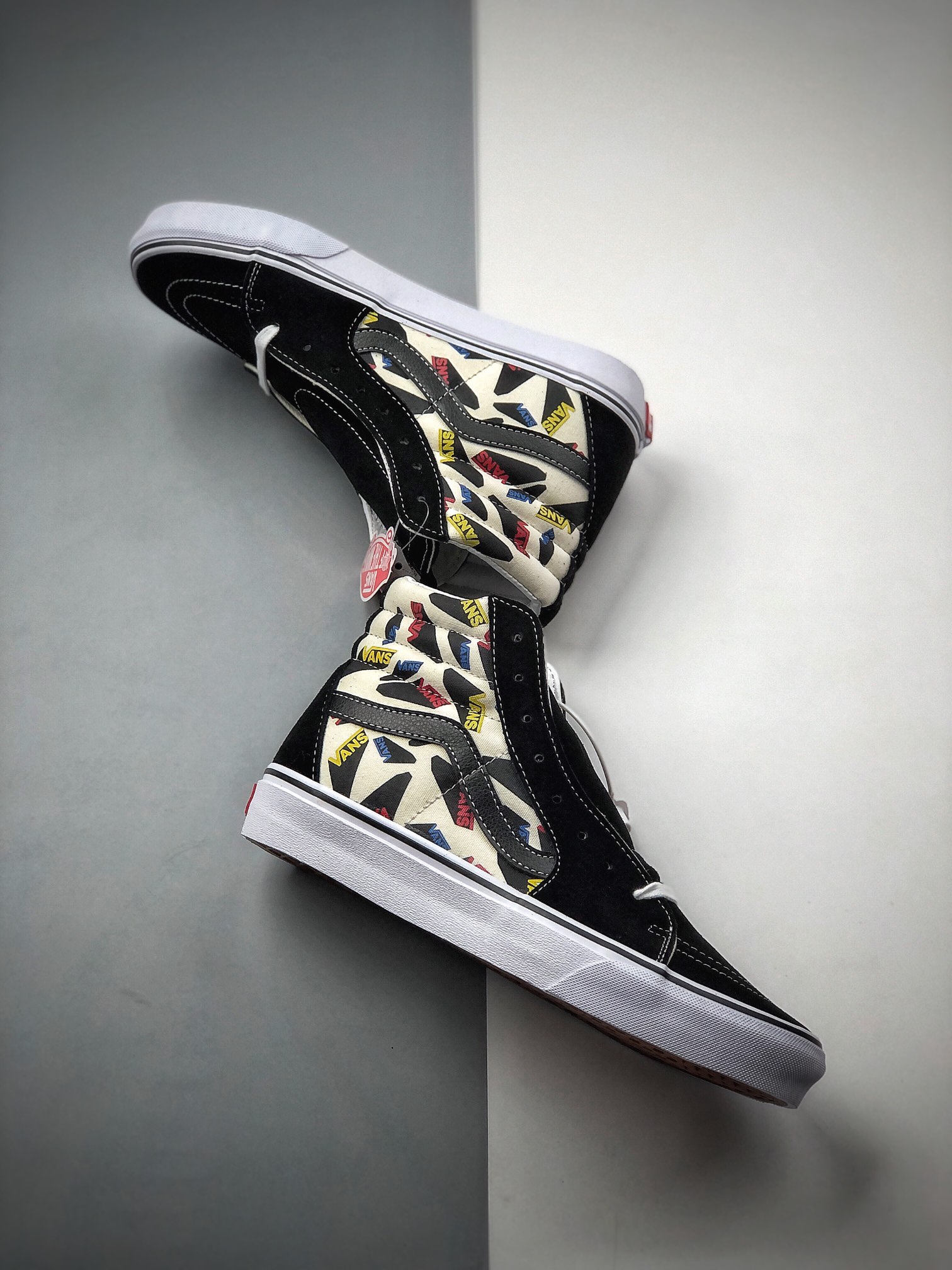 160  2020新款VANS彩色LOGO印花SK8-HI硫化高帮 VANS范斯官方2020新款彩色LOGO侧边条纹印花男女款SK8-HI高帮休闲帆布鞋   VN0A4U3C2O8