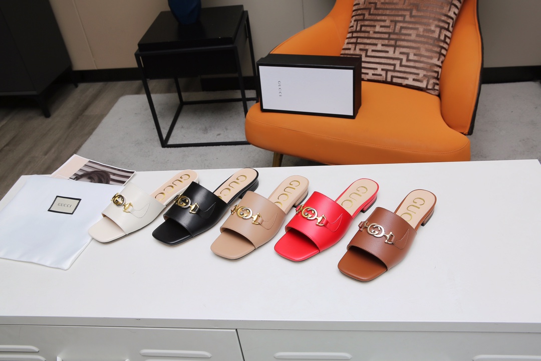 Gucci Leather Slide Sandal with Double G Gold Buckle - Comfortable Low Heel 10 i1607789228 2010 0