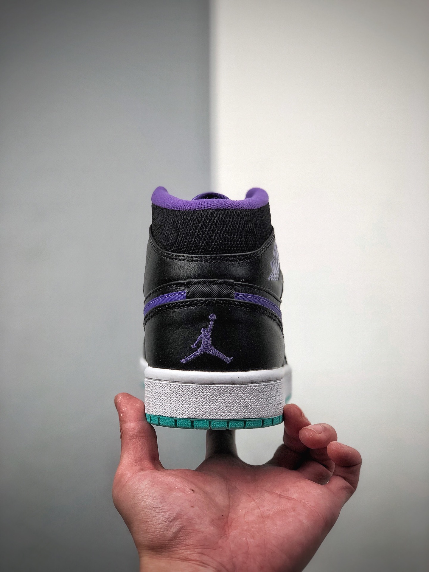240  乔丹/Air Jordan 1 Mid AJ1 乔1 中帮百搭休闲运动板鞋554724-015
