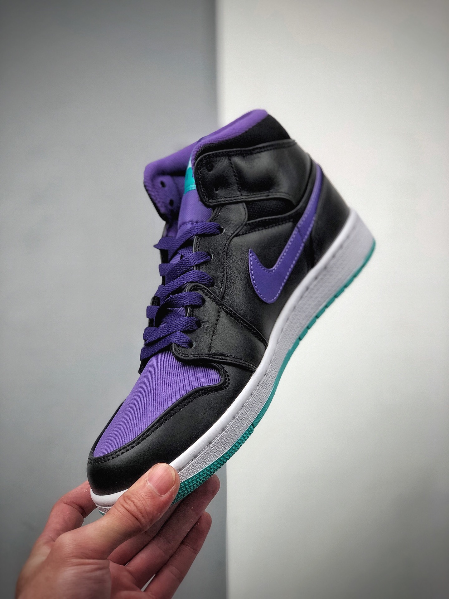 240  乔丹/Air Jordan 1 Mid AJ1 乔1 中帮百搭休闲运动板鞋554724-015