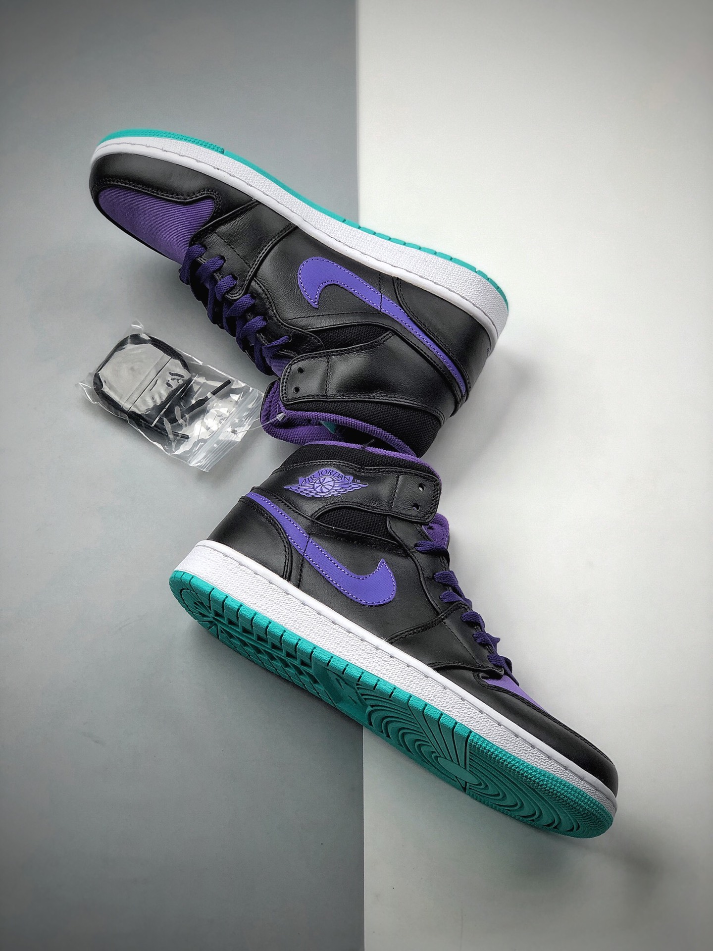 240  乔丹/Air Jordan 1 Mid AJ1 乔1 中帮百搭休闲运动板鞋554724-015