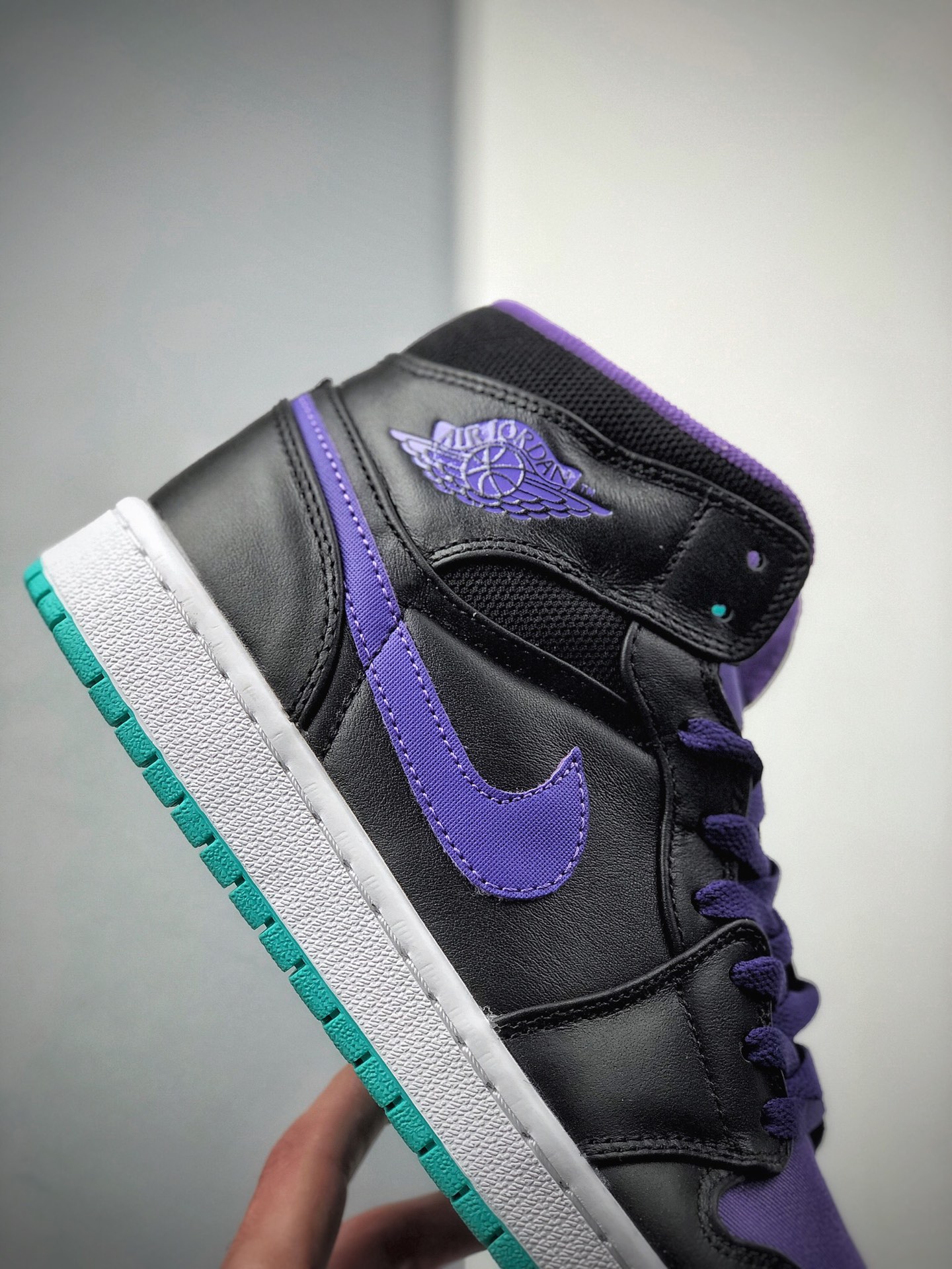 240  乔丹/Air Jordan 1 Mid AJ1 乔1 中帮百搭休闲运动板鞋554724-015