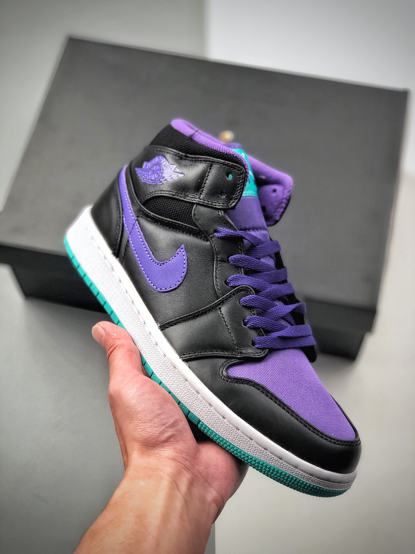 240  乔丹/Air Jordan 1 Mid AJ1 乔1 中帮百搭休闲运动板鞋554724-015