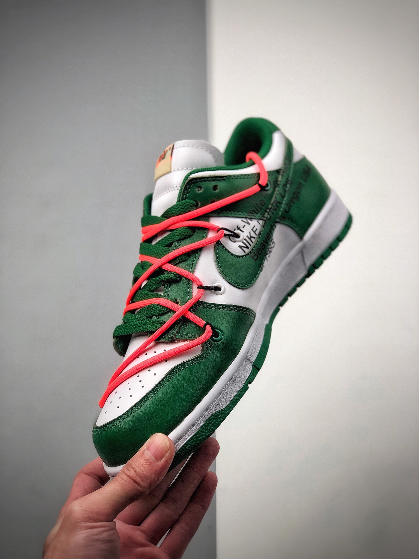 320  OFF-WHITE x Futura x Nike Dunk Low 三方联名 情侣款  CT0856-100