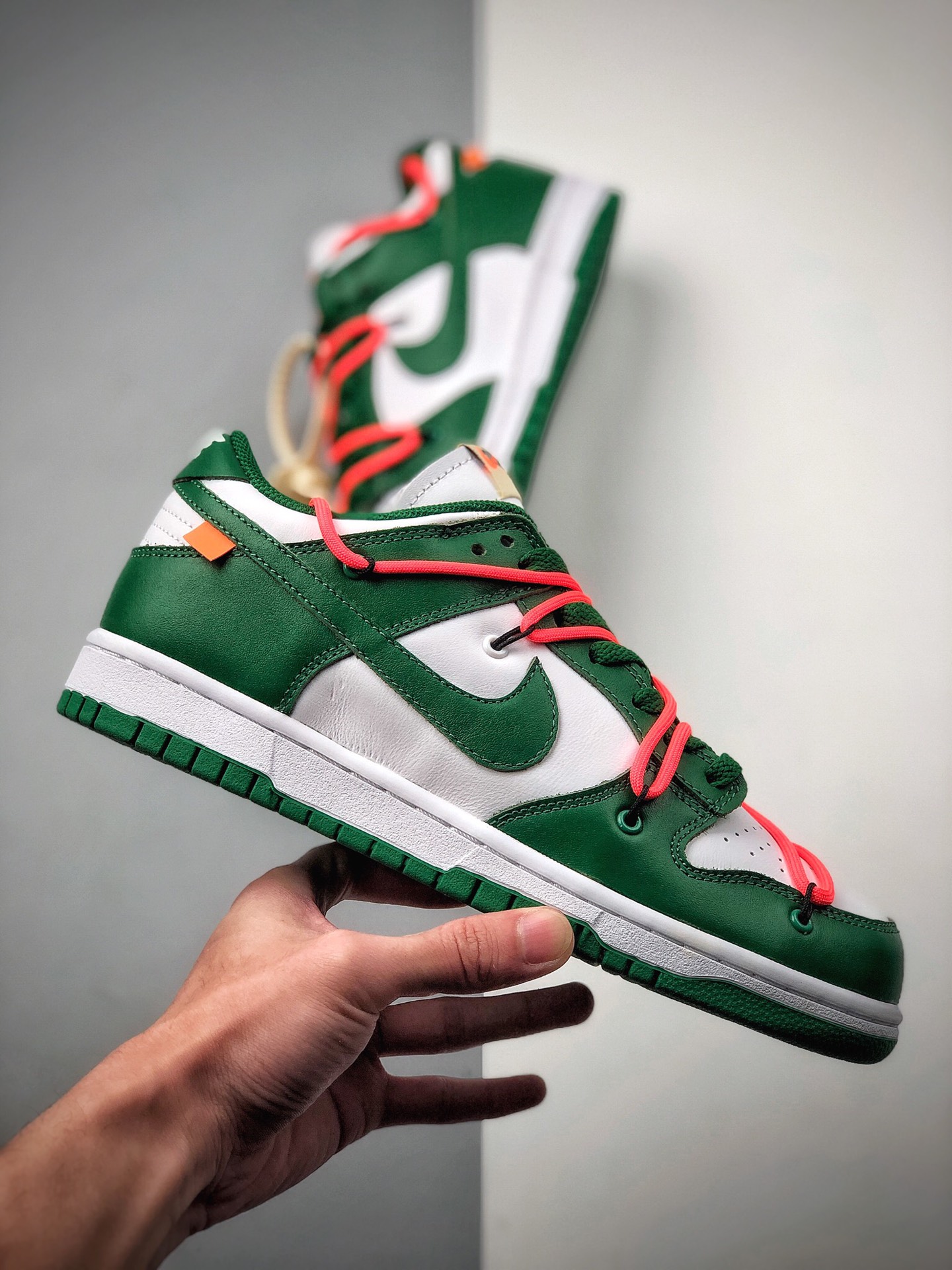 320  OFF-WHITE x Futura x Nike Dunk Low 三方联名 情侣款  CT0856-100