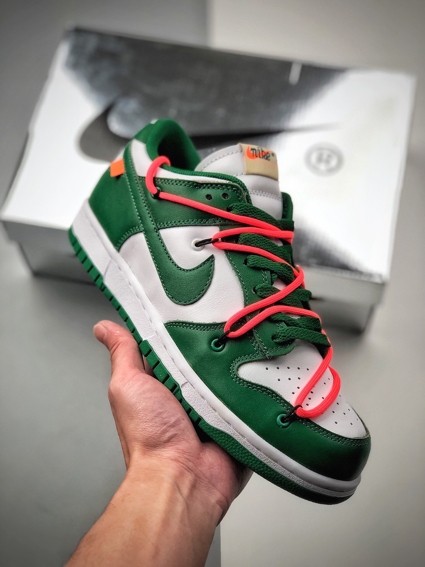 320  OFF-WHITE x Futura x Nike Dunk Low 三方联名 情侣款  CT0856-100