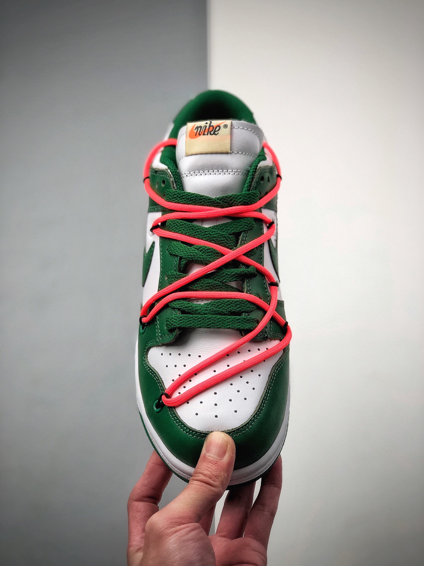 320  OFF-WHITE x Futura x Nike Dunk Low 三方联名 情侣款  CT0856-100