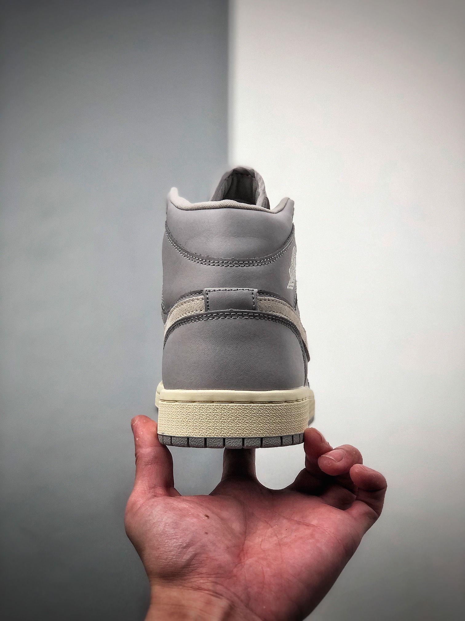 240  Air Jordan 1 Mid AJ1 乔1高帮灰白小伯爵 淡紫 CD7240-002