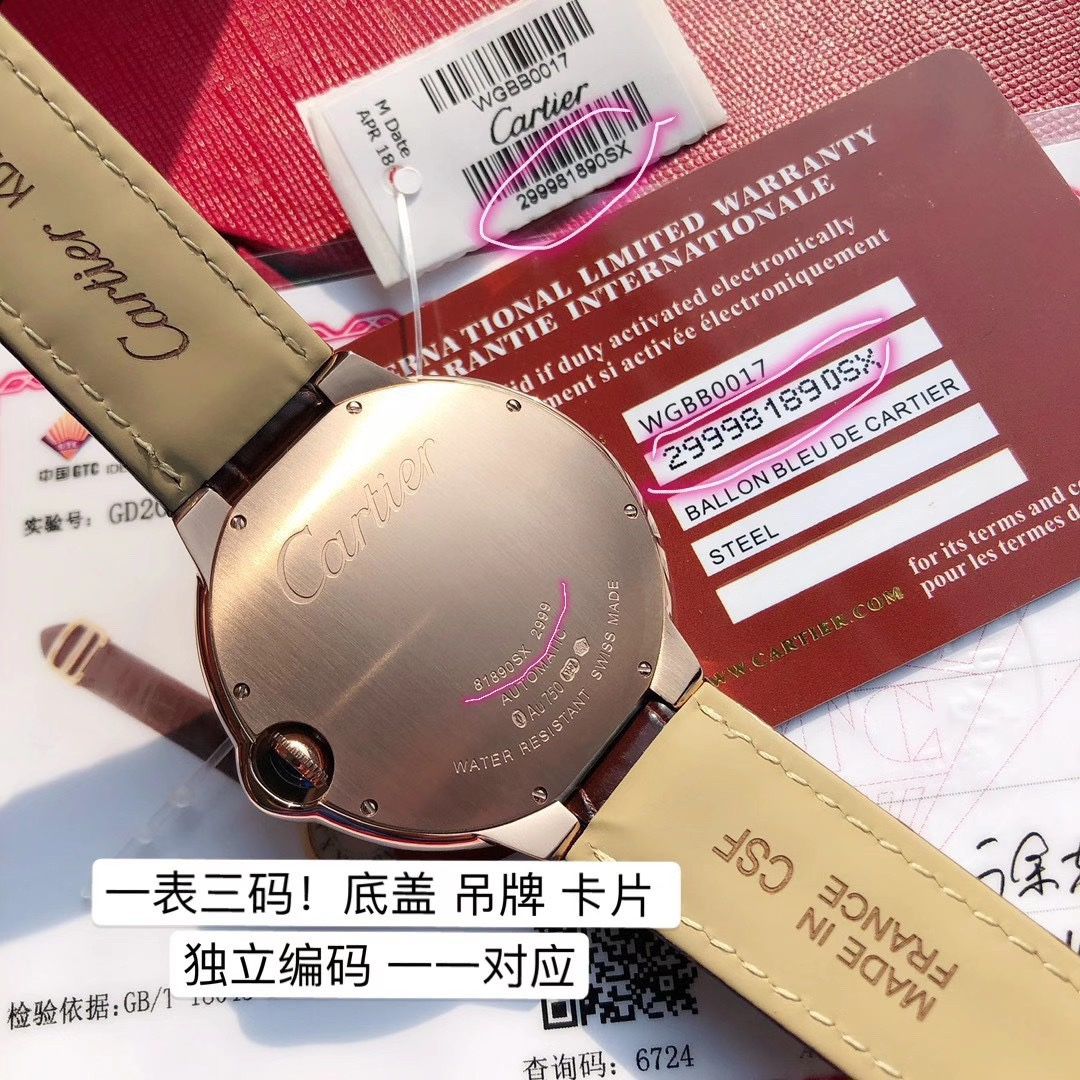 批💰2700。
(卡家18k金表 )蓝气球系列男款42mm机械到货,ETA-2824机械机芯,鳄鱼皮表带…
机械表相比石英表虽然高端,但好多人并不是很了解机械表,所以可能因操作或常识性问题相比石英款会多出很多问题。利润还没石英表高,属于出力不讨好的款。但还是有很多人喜欢机械款,这是实用品和艺术品的差别,而石英表也好,智能腕表也好,说白了都是实用品,经过机械化大生产或现代化流水线生产出的这些腕表虽然都称其为表,但是艺术品和实用品实际上是"泾渭分明”,甚至"天壤之别”。卖了很多石英款蓝气球,相信大家都知道咱家的品质,你带出去进出专柜你是没有任何压力的,甚至你去专柜调整个表带长短,长期看专柜货的柜员也看不出区别,所以你戴出去放一百二十个心!
一些机械表注意事项请你查收:
这款属于卡地亚的自动上弦手表,其能量来源于佩戴者手臂的运动,故正常佩戴情况下不需手动上弦,只有因佩戴者运动量不足以给发条补充足够能量的时候,可能需要手动调试,这也是很多不懂机械表容易误解的地方,总觉得表有问题。另外为防止湿气渗入表壳和保持机械表的防水性能,请调试完手表一定确保表冠已经锁紧。还有一个常识就是防水表也只是日常防水,热水有时也是防不了的,这一点你们可以查询一下相关知识!