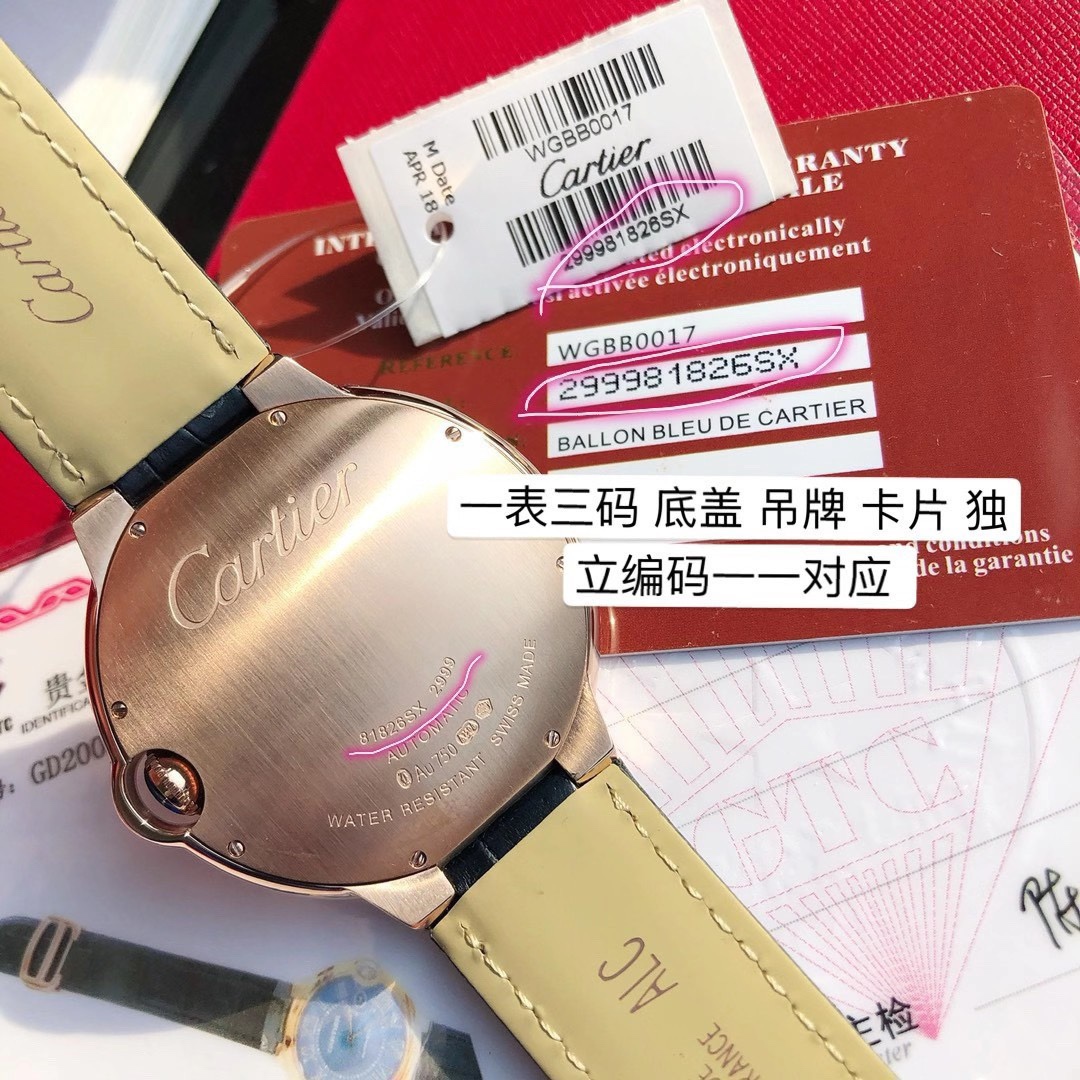 批💰2700。
(卡家18k金表 )蓝气球系列男款42mm机械到货,ETA-2824机械机芯,鳄鱼皮表带…
机械表相比石英表虽然高端,但好多人并不是很了解机械表,所以可能因操作或常识性问题相比石英款会多出很多问题。利润还没石英表高,属于出力不讨好的款。但还是有很多人喜欢机械款,这是实用品和艺术品的差别,而石英表也好,智能腕表也好,说白了都是实用品,经过机械化大生产或现代化流水线生产出的这些腕表虽然都称其为表,但是艺术品和实用品实际上是"泾渭分明”,甚至"天壤之别”。卖了很多石英款蓝气球,相信大家都知道咱家的品质,你带出去进出专柜你是没有任何压力的,甚至你去专柜调整个表带长短,长期看专柜货的柜员也看不出区别,所以你戴出去放一百二十个心!
一些机械表注意事项请你查收:
这款属于卡地亚的自动上弦手表,其能量来源于佩戴者手臂的运动,故正常佩戴情况下不需手动上弦,只有因佩戴者运动量不足以给发条补充足够能量的时候,可能需要手动调试,这也是很多不懂机械表容易误解的地方,总觉得表有问题。另外为防止湿气渗入表壳和保持机械表的防水性能,请调试完手表一定确保表冠已经锁紧。还有一个常识就是防水表也只是日常防水,热水有时也是防不了的,这一点你们可以查询一下相关知识!