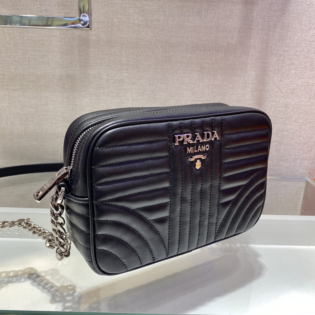 PRADA普拉达进口小牛皮肩背包1BD083