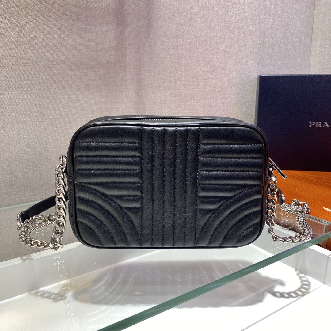 PRADA普拉达进口小牛皮肩背包1BD083