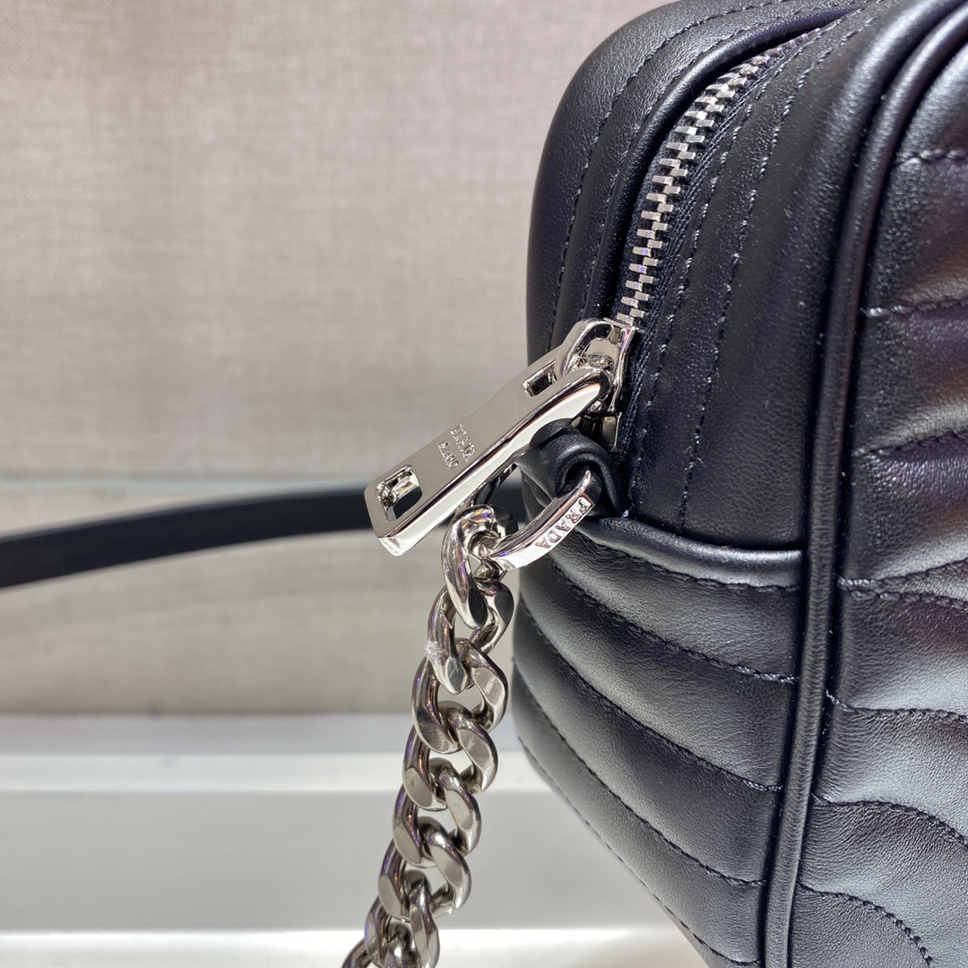 PRADA普拉达进口小牛皮肩背包1BD083