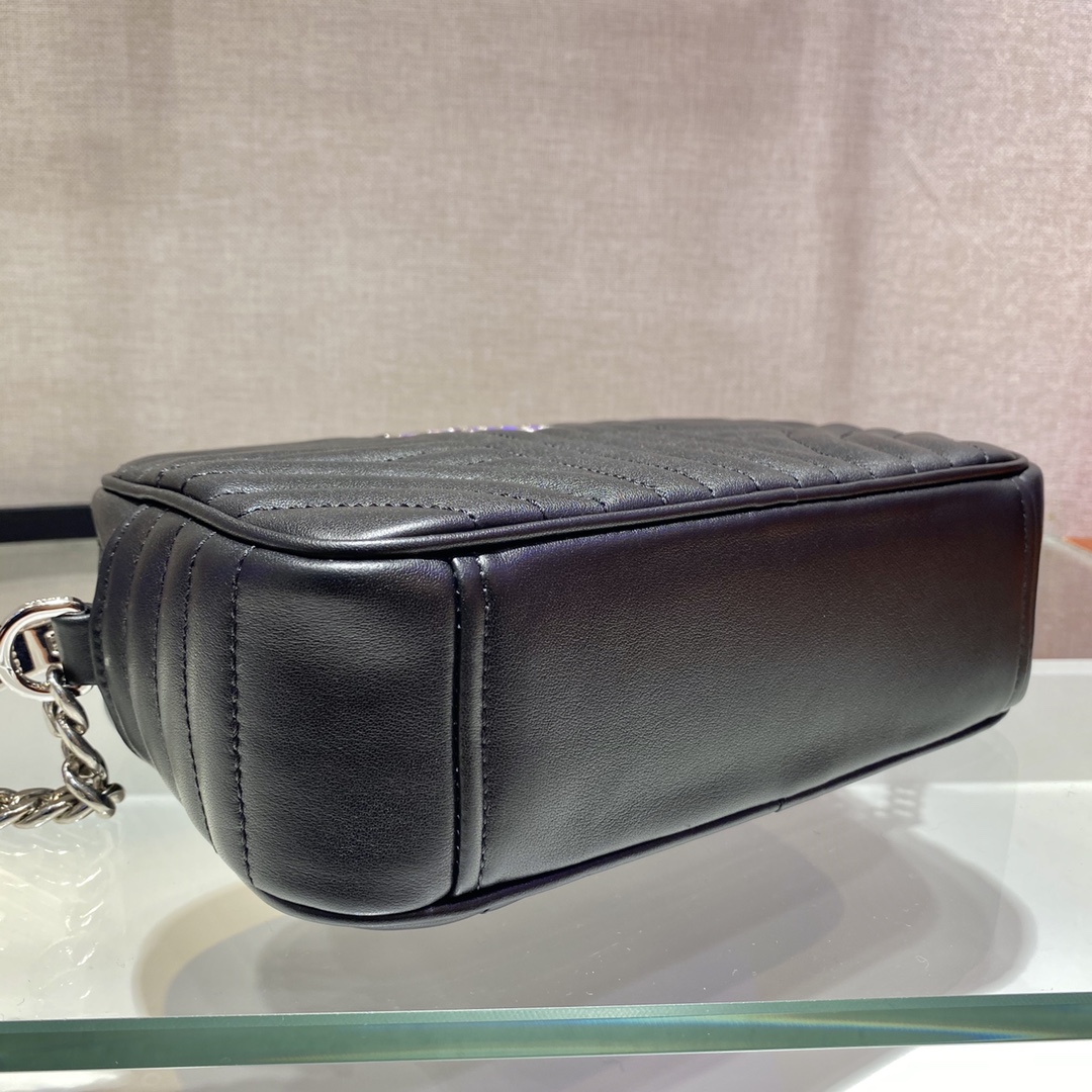 PRADA普拉达进口小牛皮肩背包1BD083