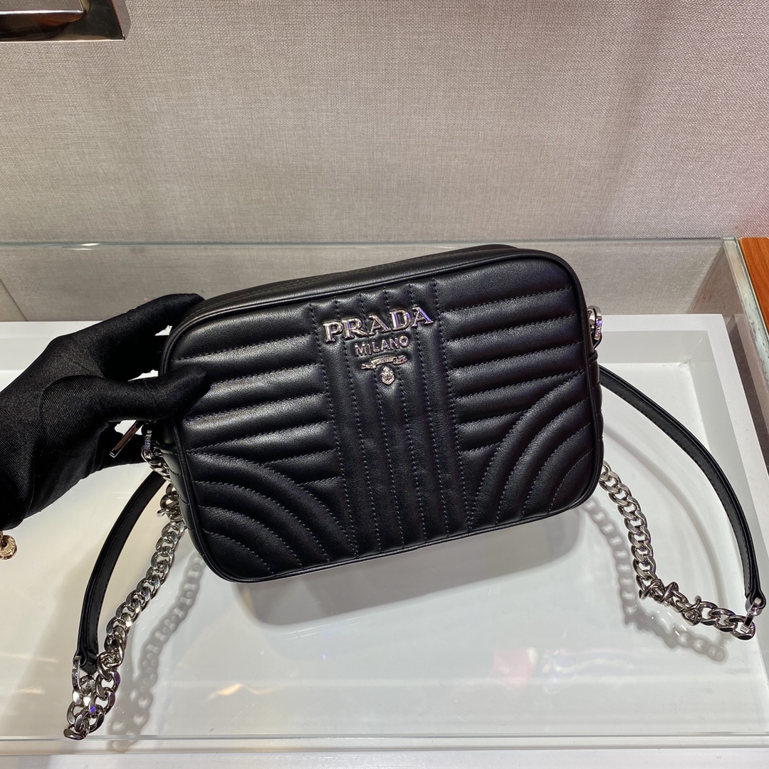 PRADA普拉达进口小牛皮肩背包1BD083